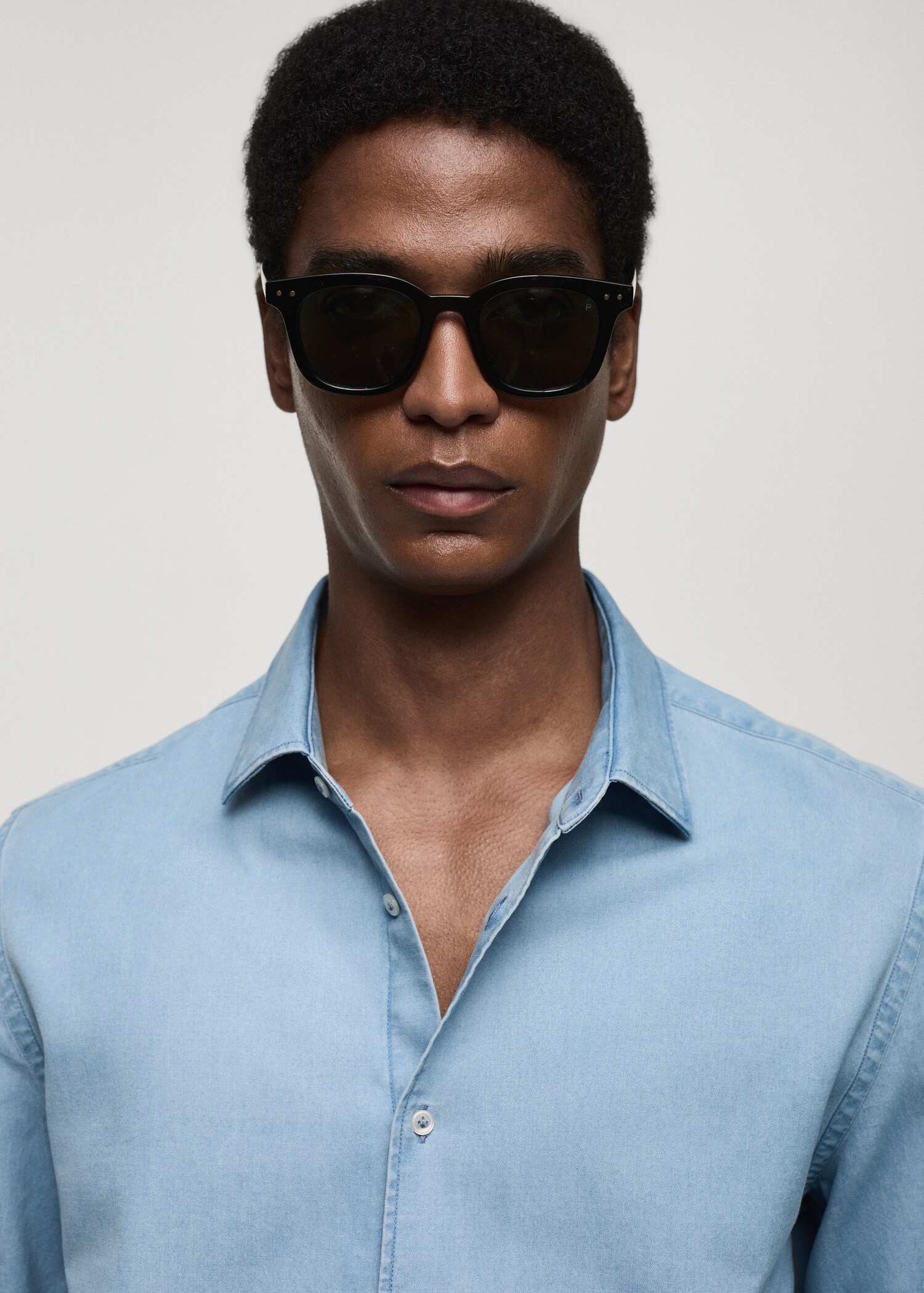 Regular-fit cotton chambray shirt - Details of the article 1