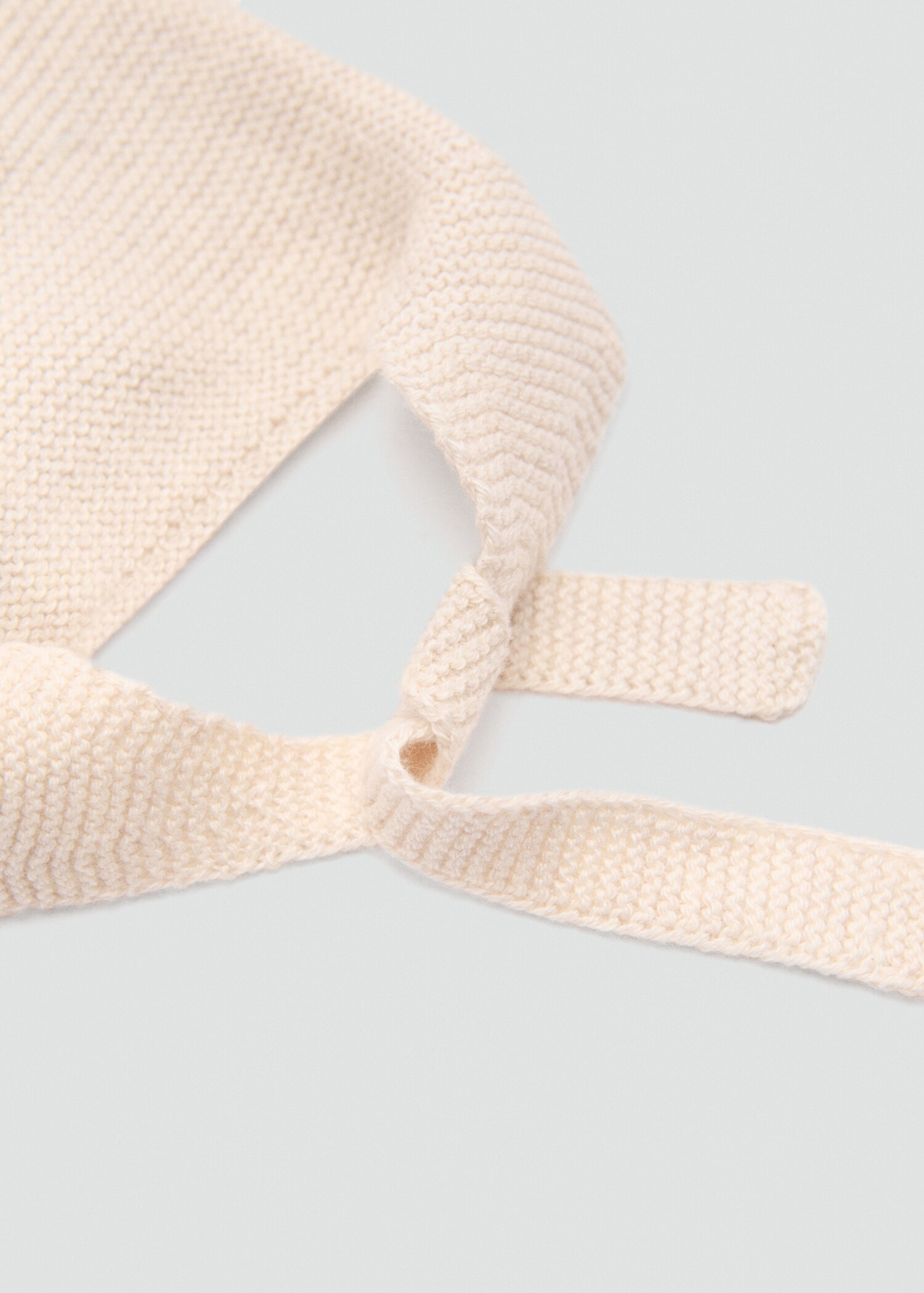 Шапочка с помпоном - Средний план