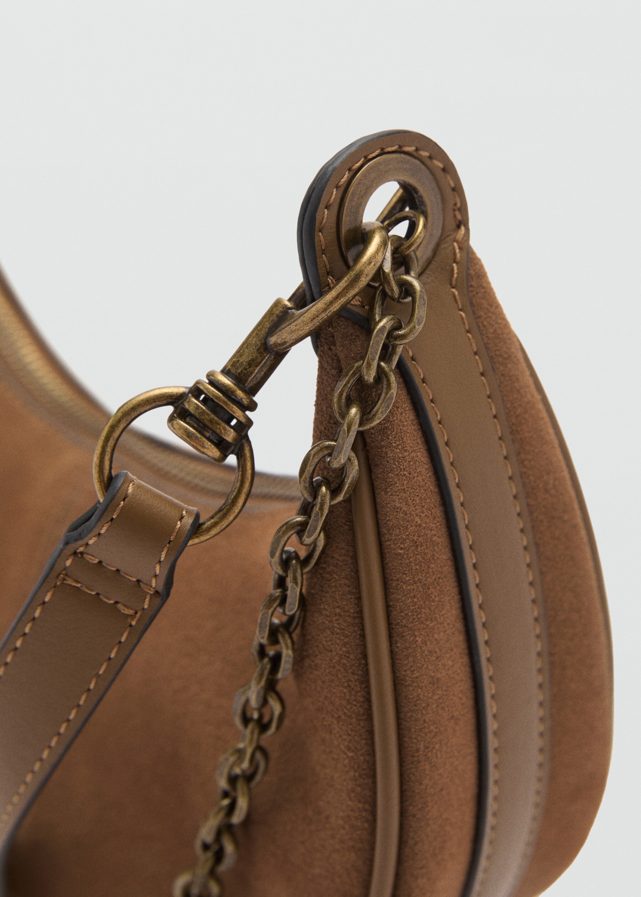 Oval leather bag - Details of the article 1