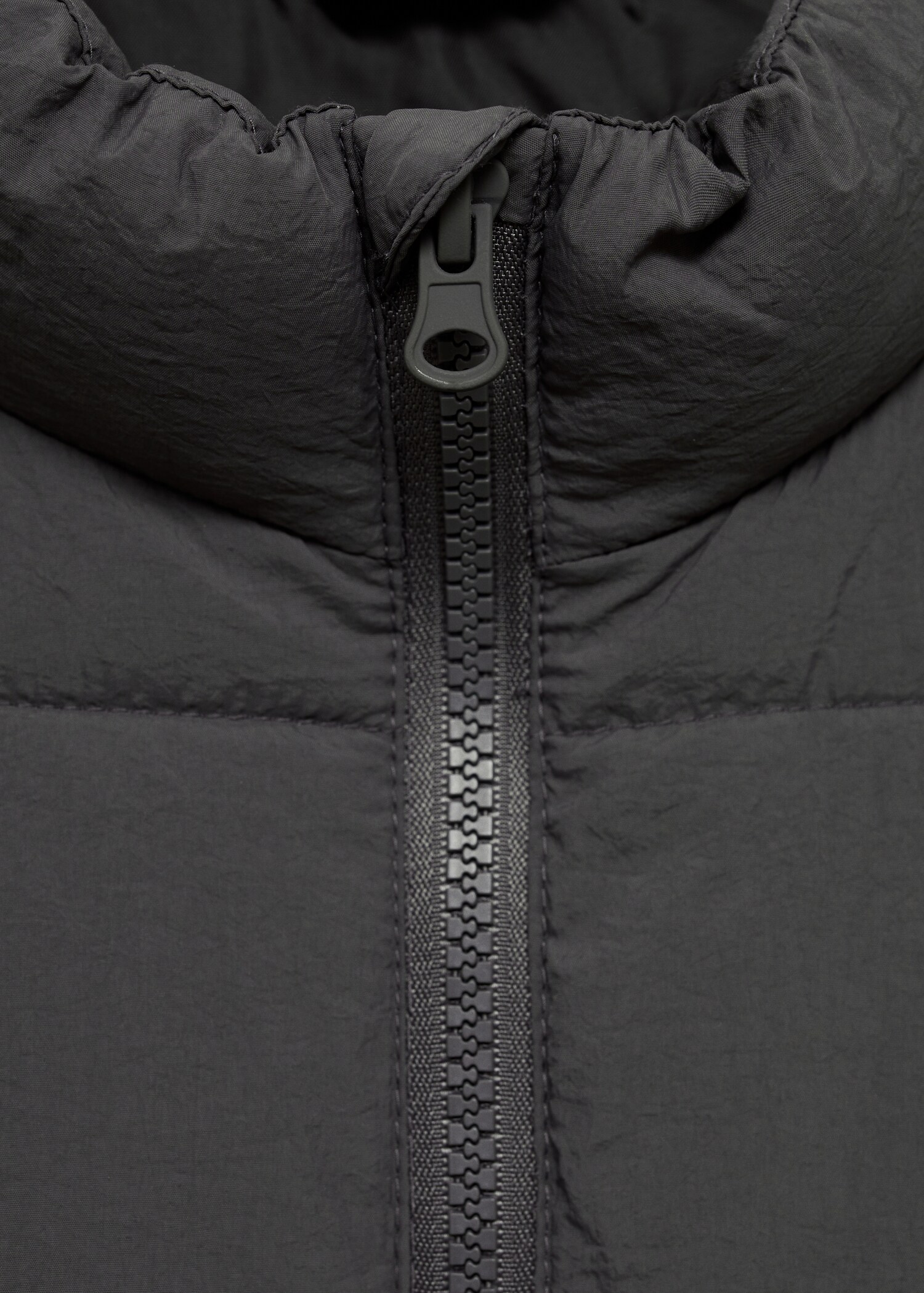 Quilted gilet with pockets - Details of the article 0