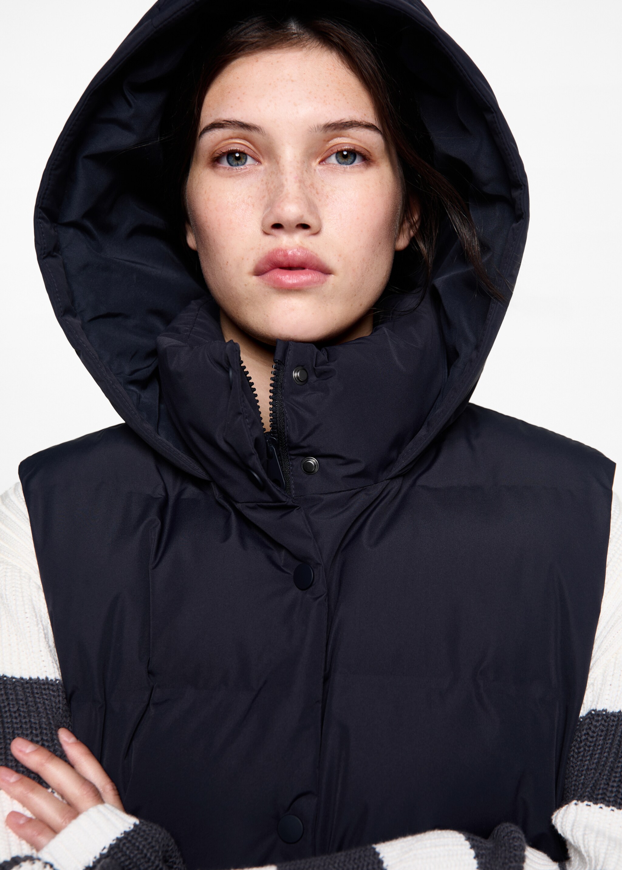 Quilted gilet with hood - Details of the article 1