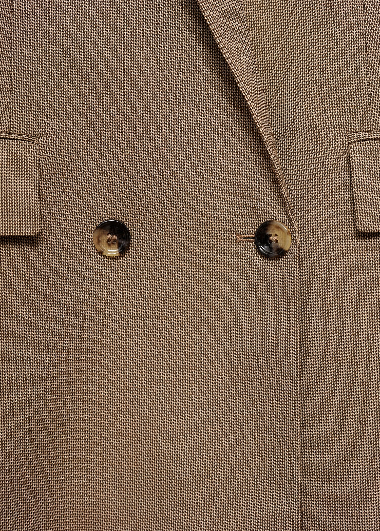 Front button closure - Details of the article 8