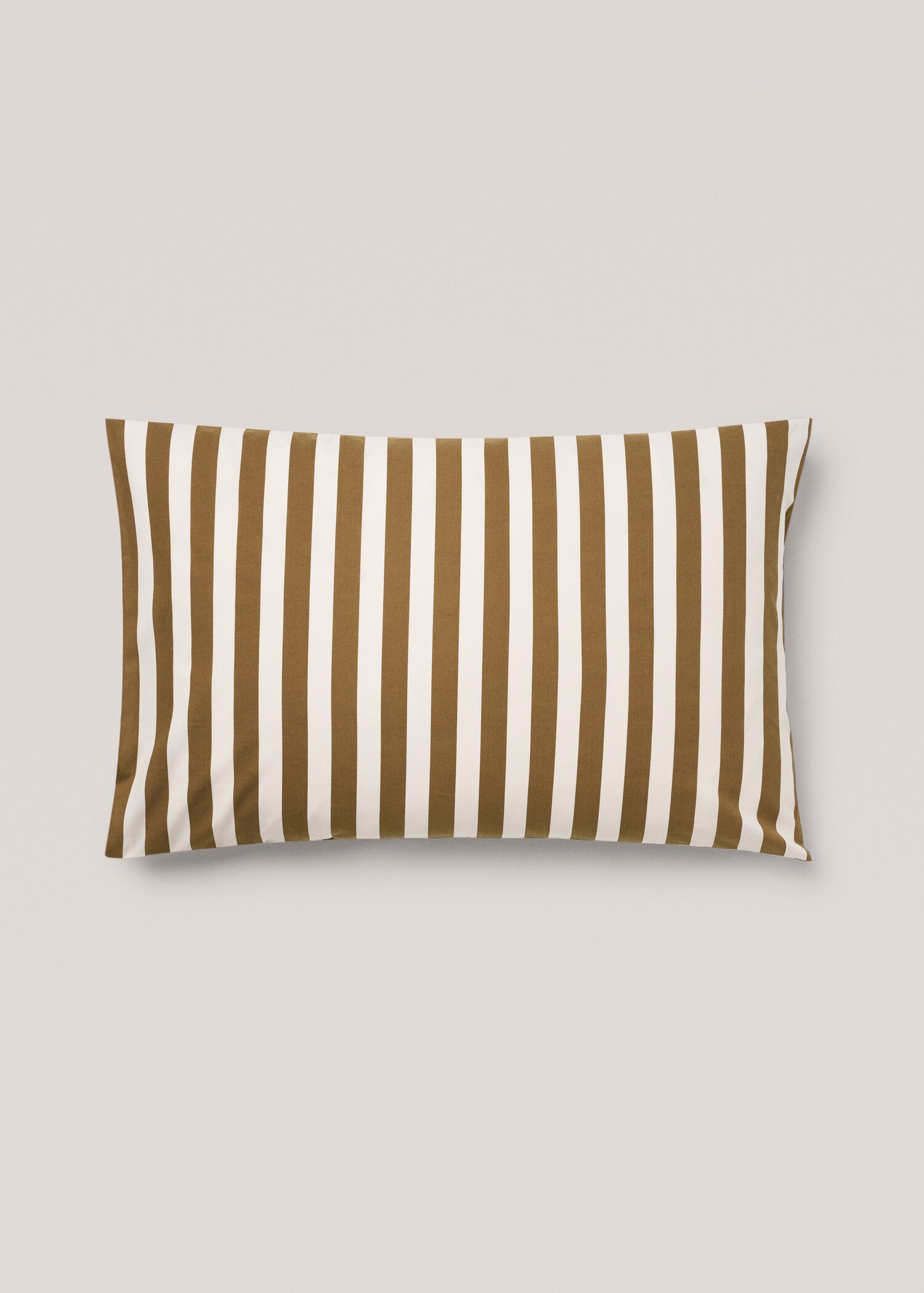 Pillowcase with striped design 50x75cm - Article without model