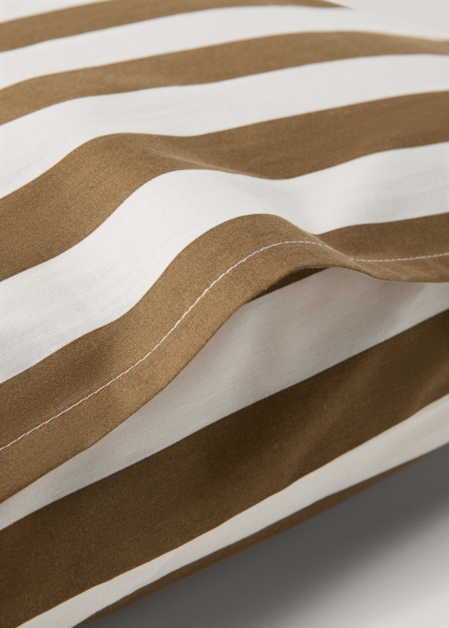 Pillowcase with striped design 50x75cm - Details of the article 2