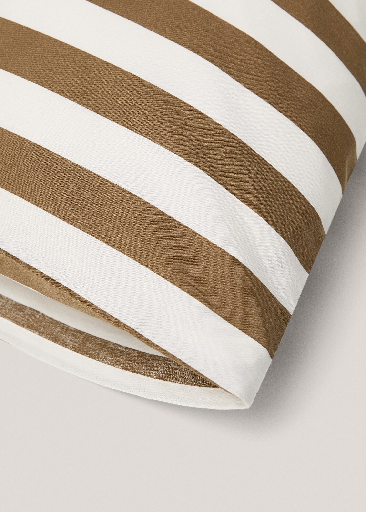 Pillowcase with striped design 50x75cm - Details of the article 3