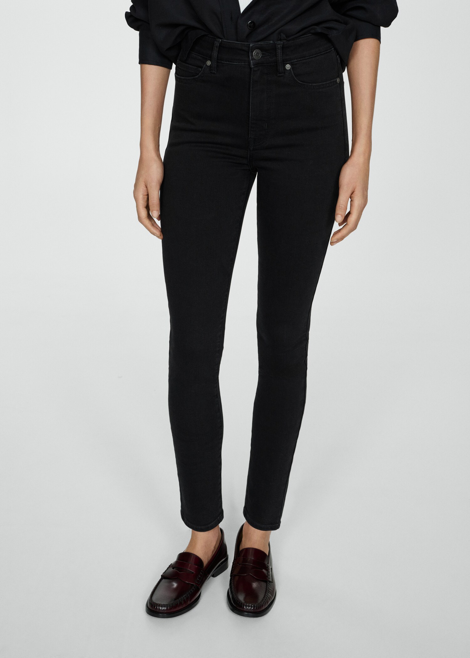 Jeans skinny tiro alto - Plano medio