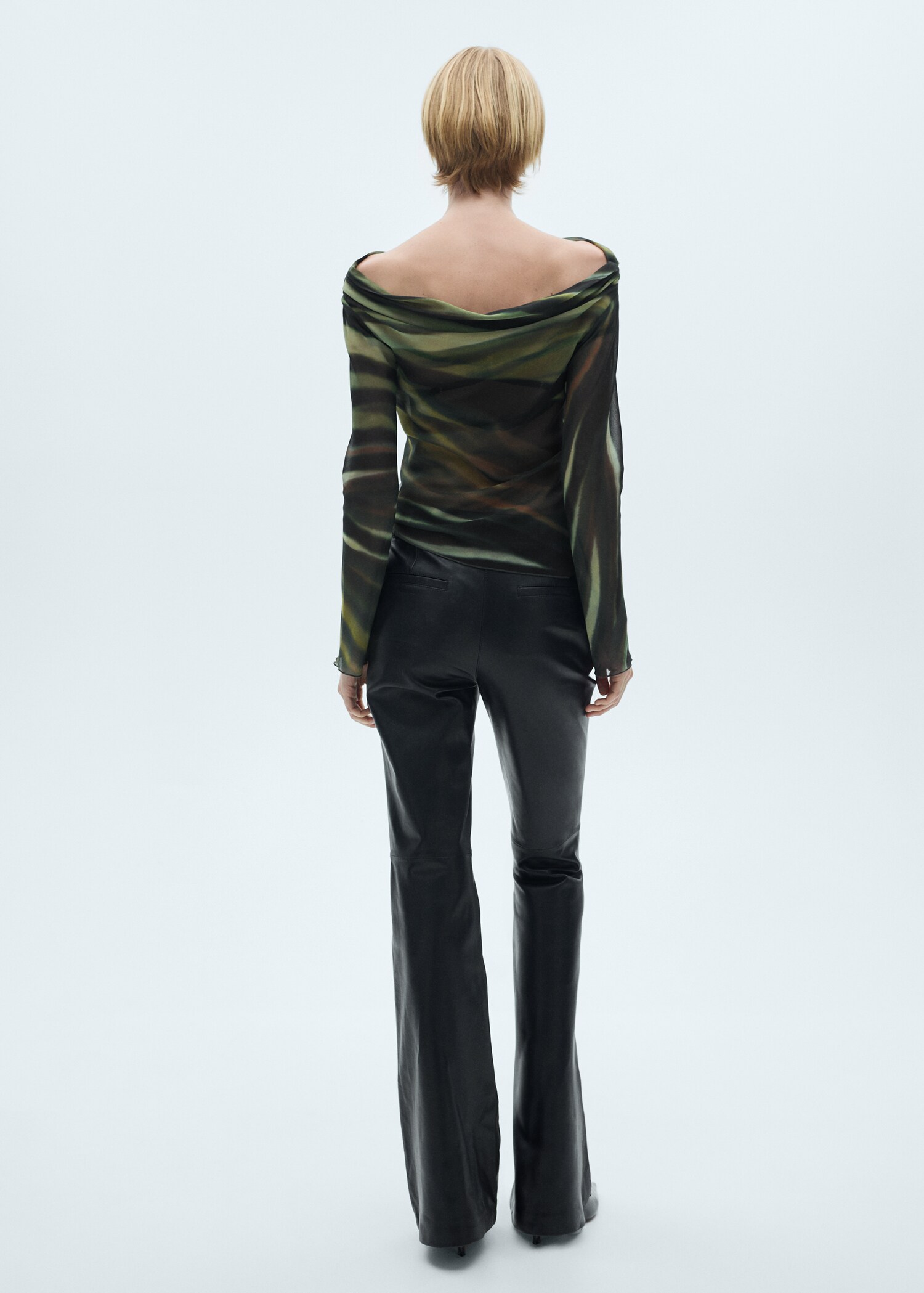 Semi-transparent printed blouse - Reverse of the article
