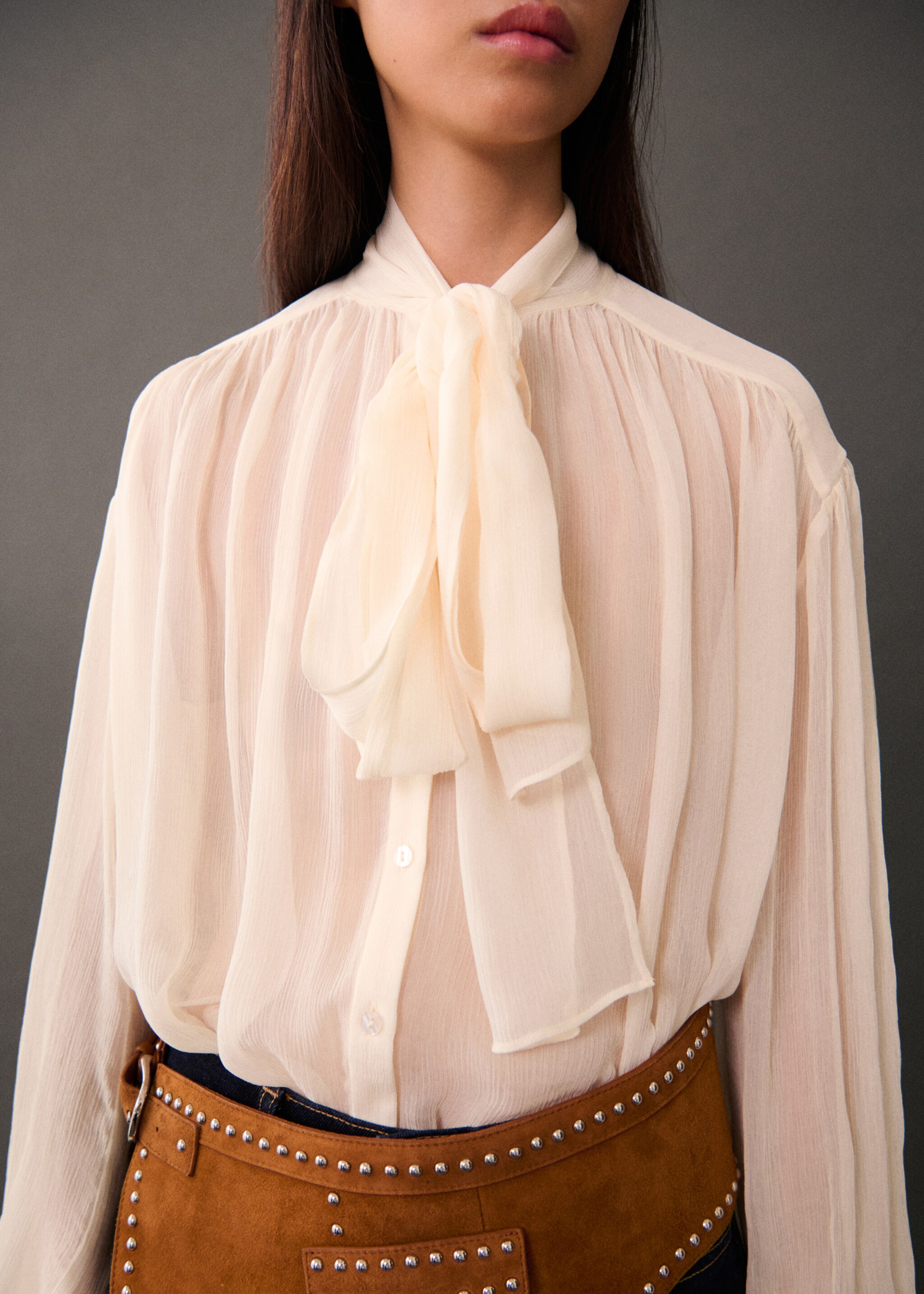 Blouse with puffed sleeves and bow - Details of the article 6