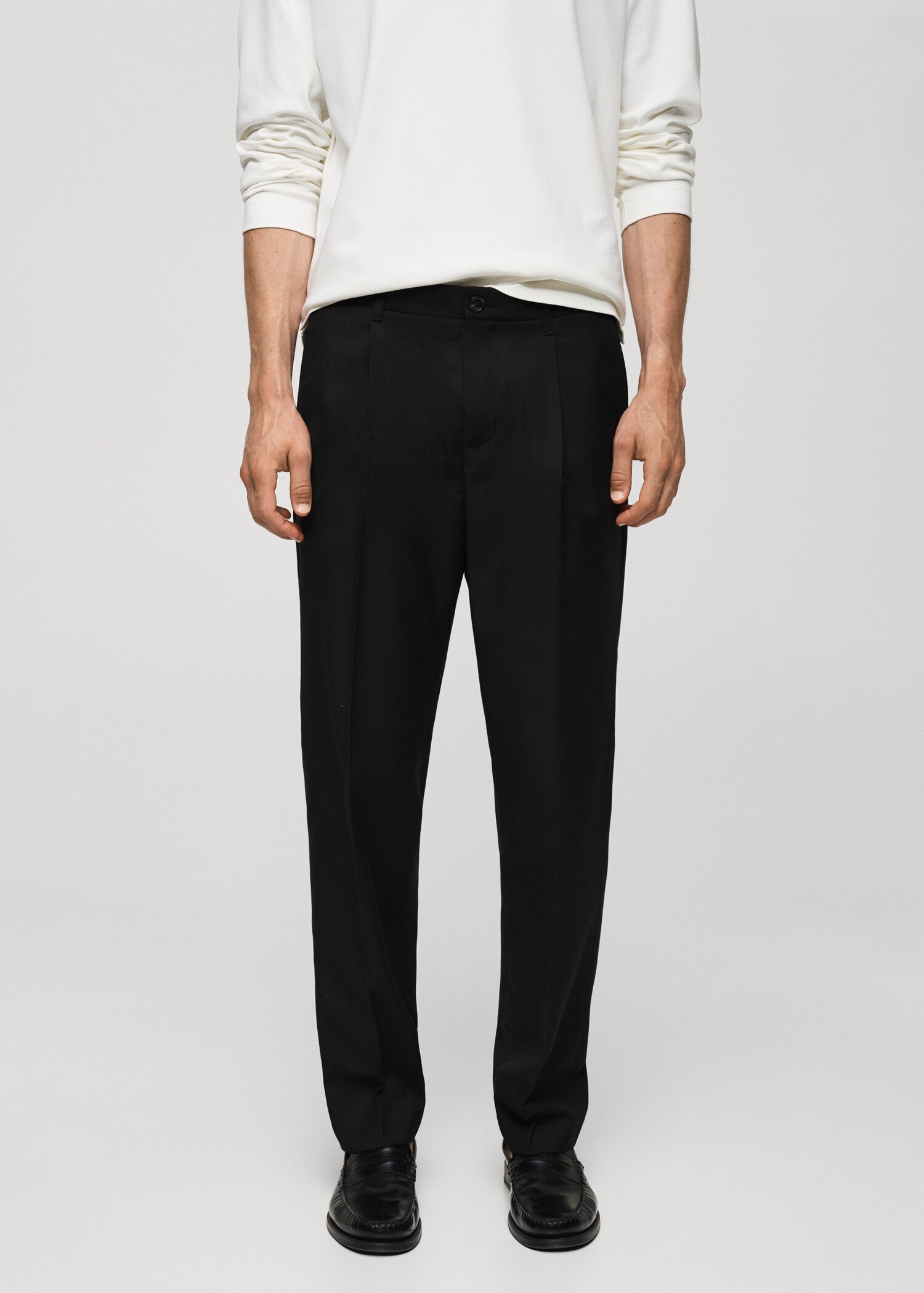 Pantalón regular fit pinzas - Plano medio