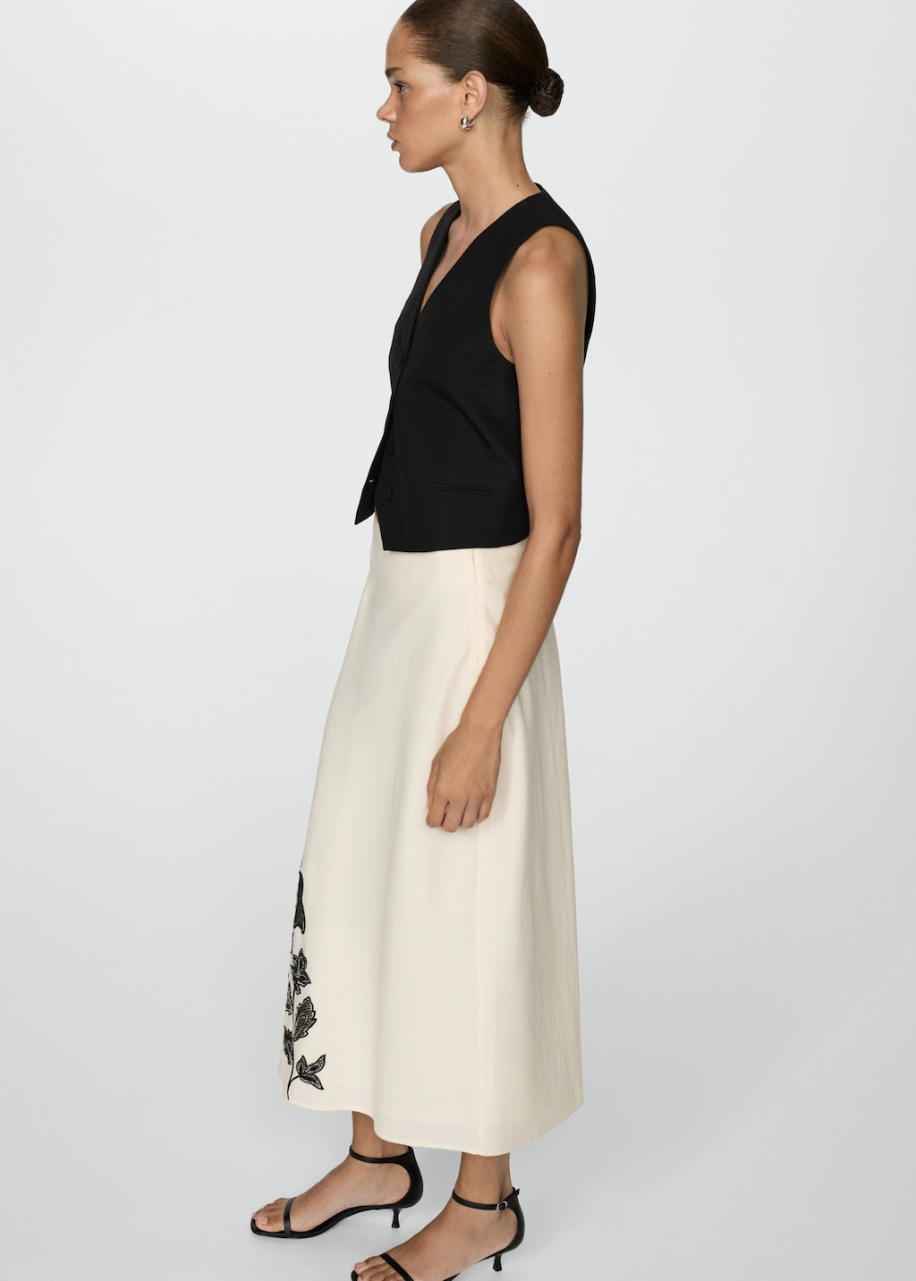 Embroidered long skirt