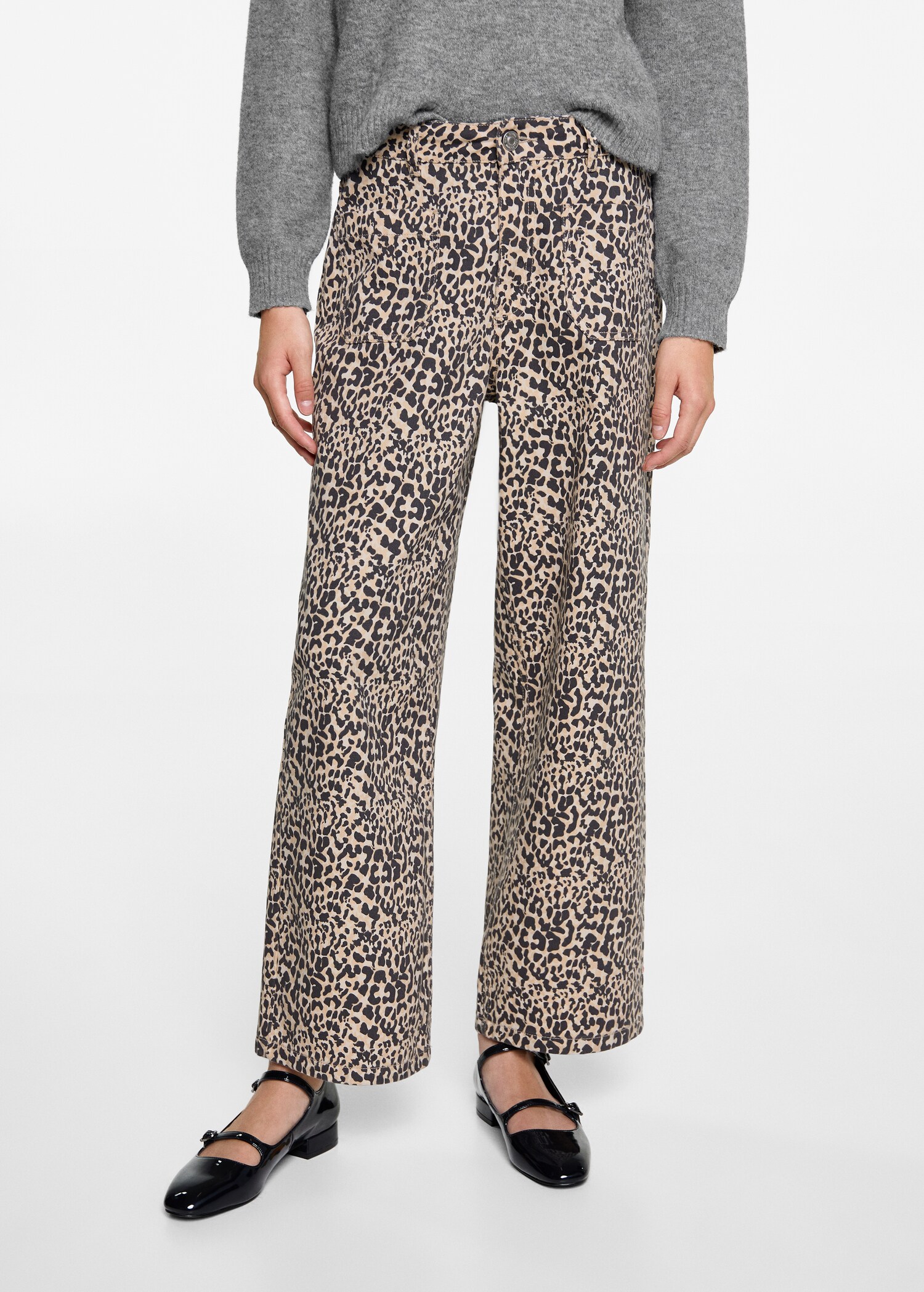 Pantalón recto leopardo - Plano medio
