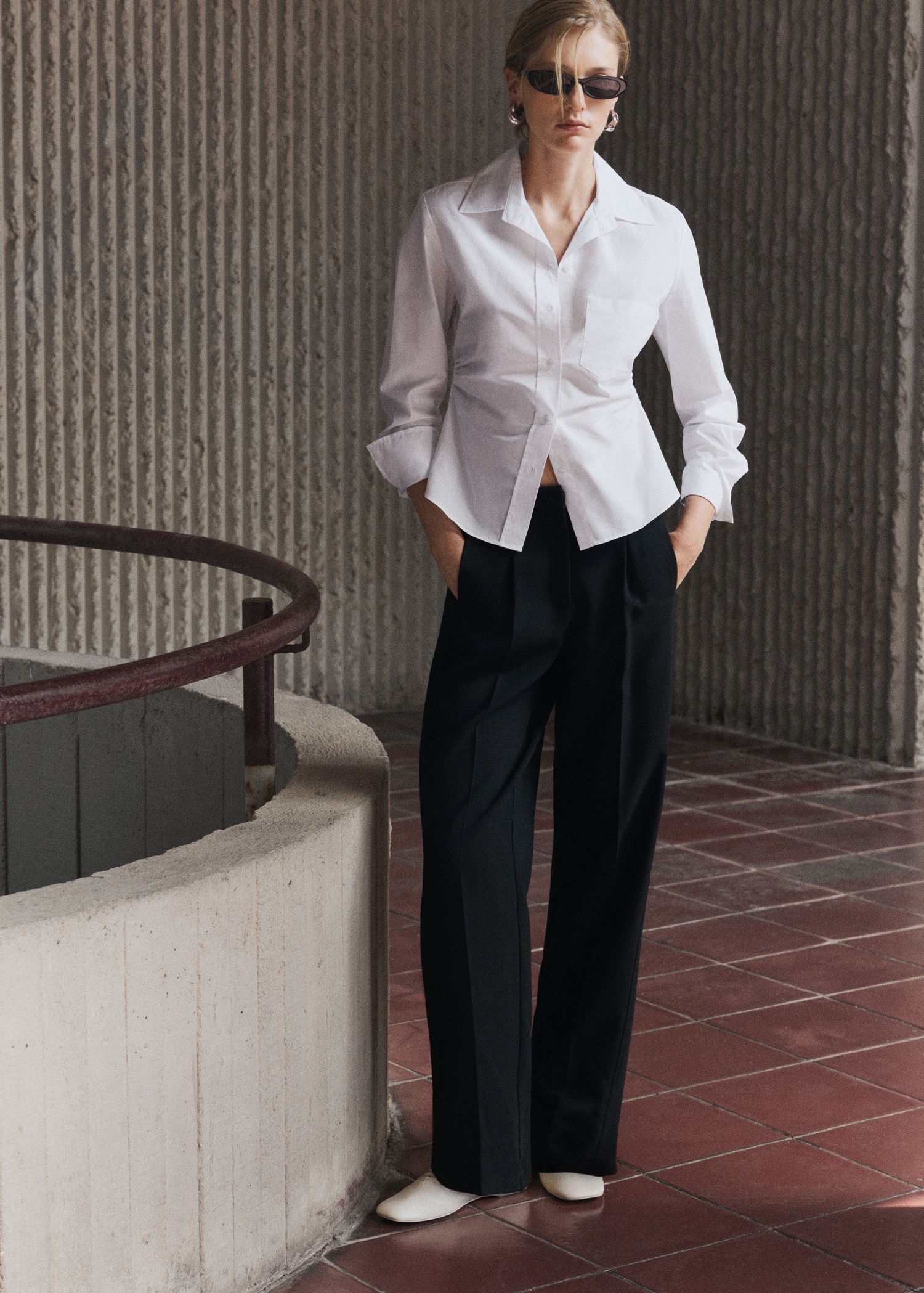 Straight-fit pleated trousers - Details of the article 6