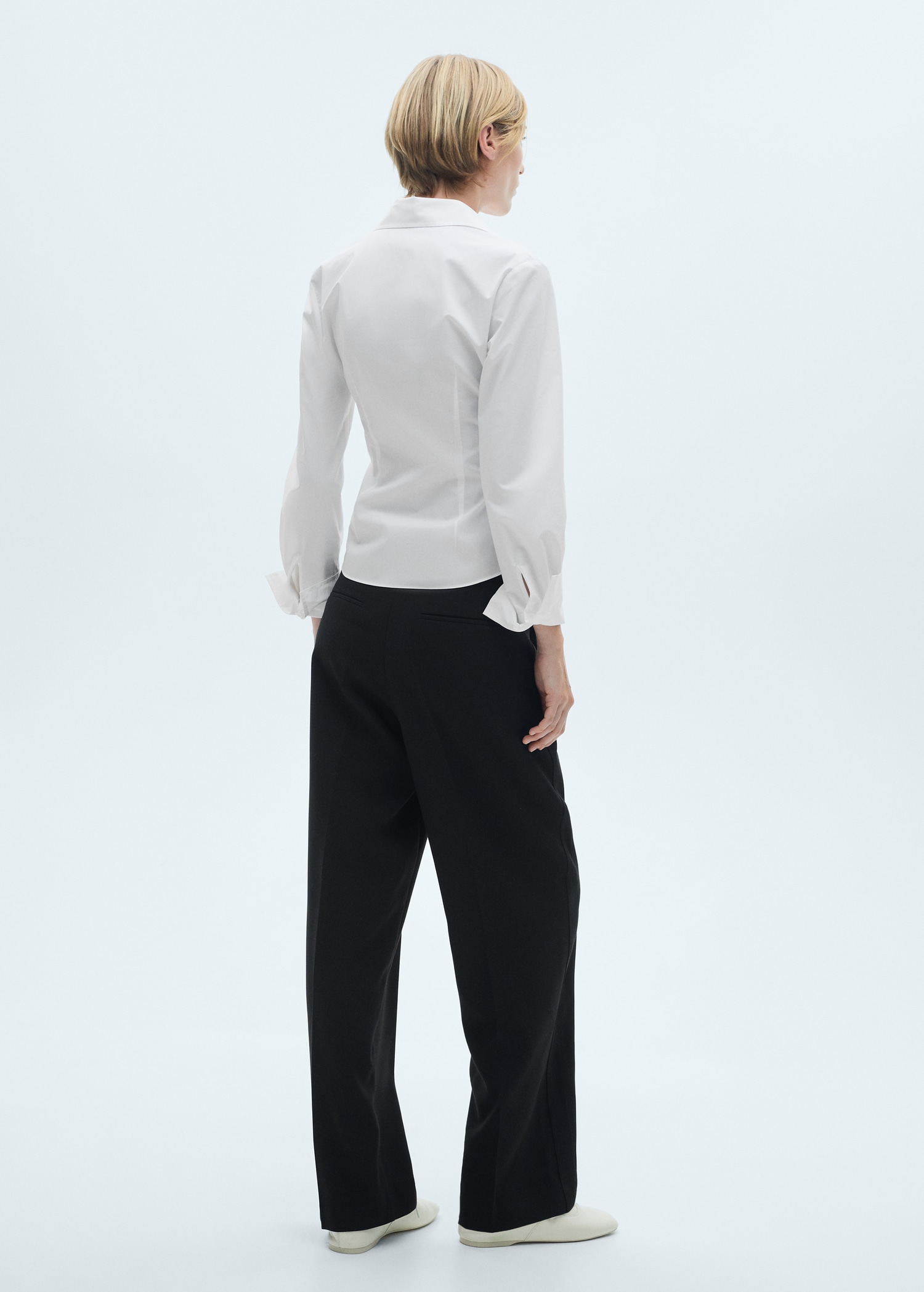 Straight-fit pleated trousers - Reverse of the article