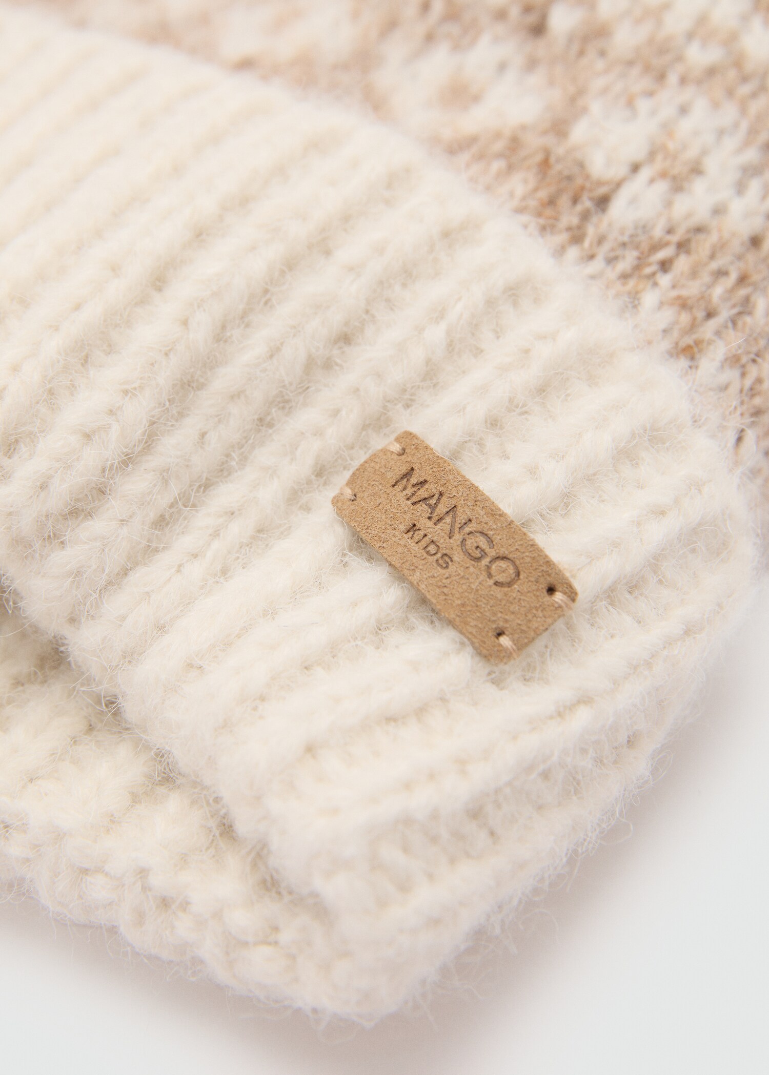 Bonnet jacquard pompon - Plan moyen