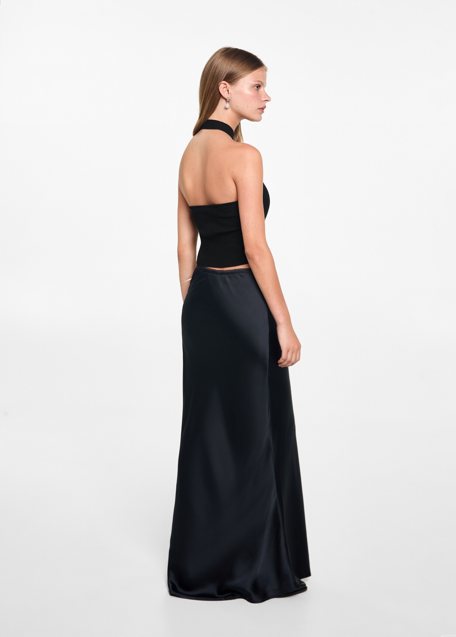 Knit halter top - Reverse of the article