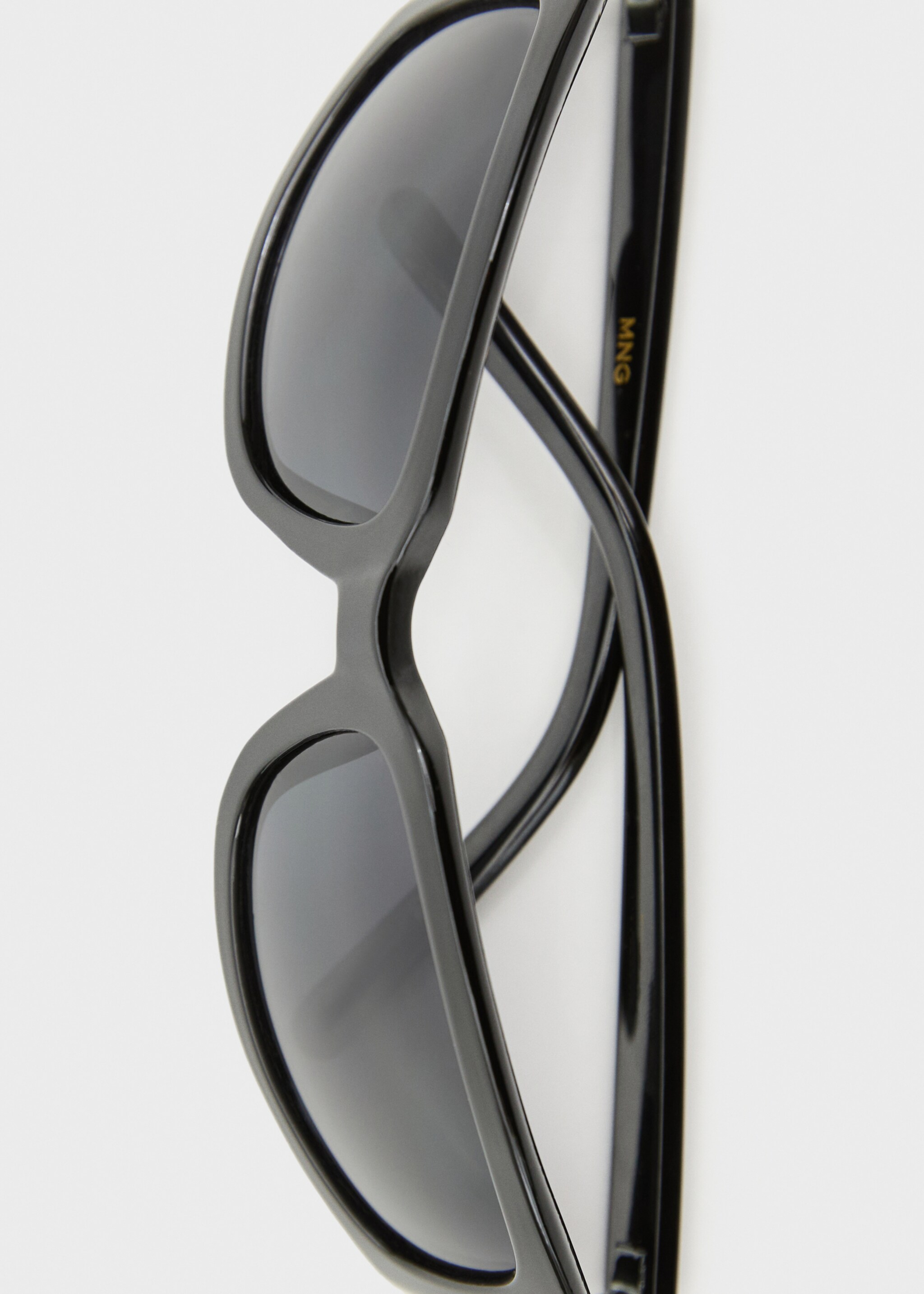 Sunglasses with metal detail - Details of the article 2