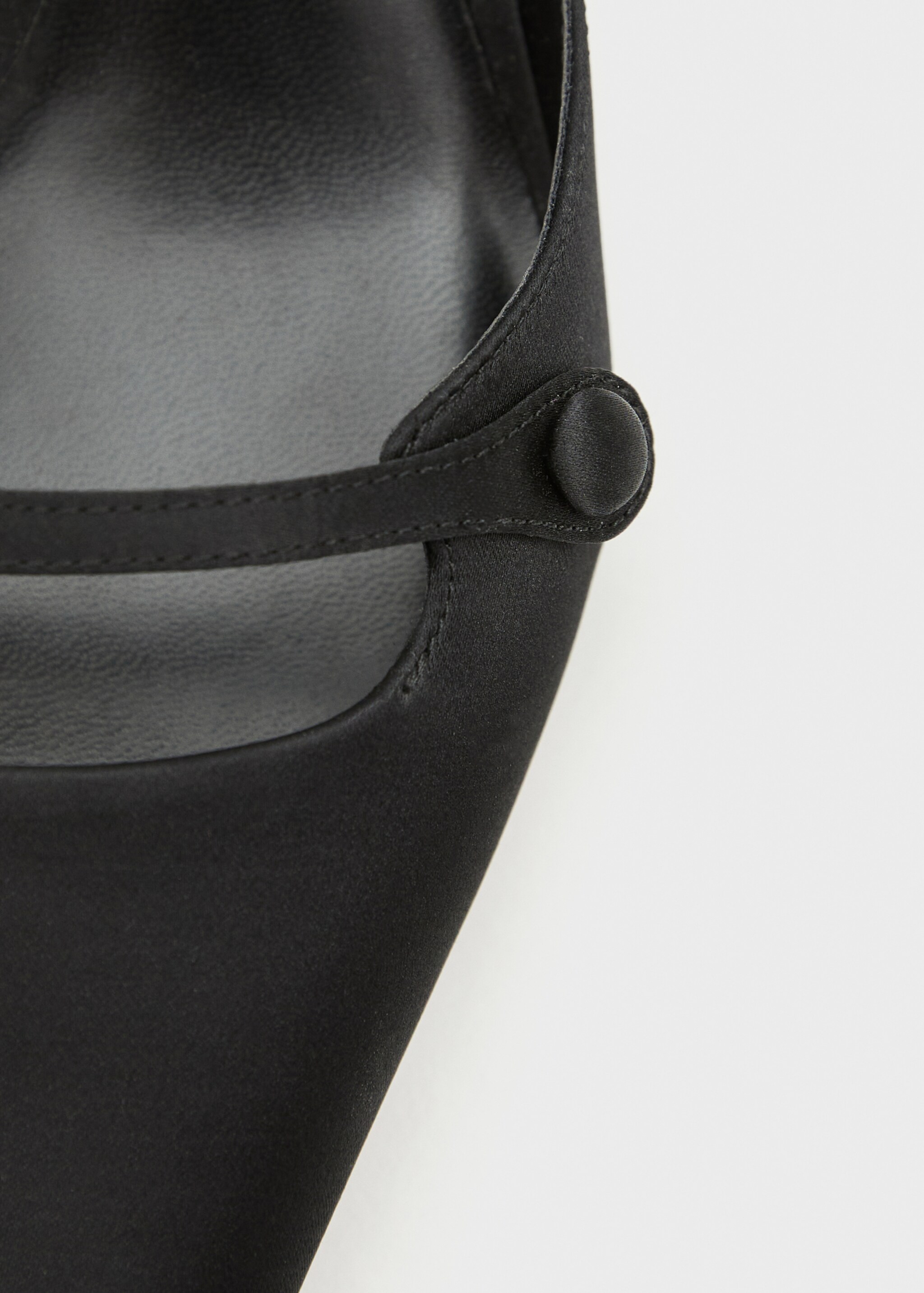 Satin kitten-heel shoes - Détail de l'article 3