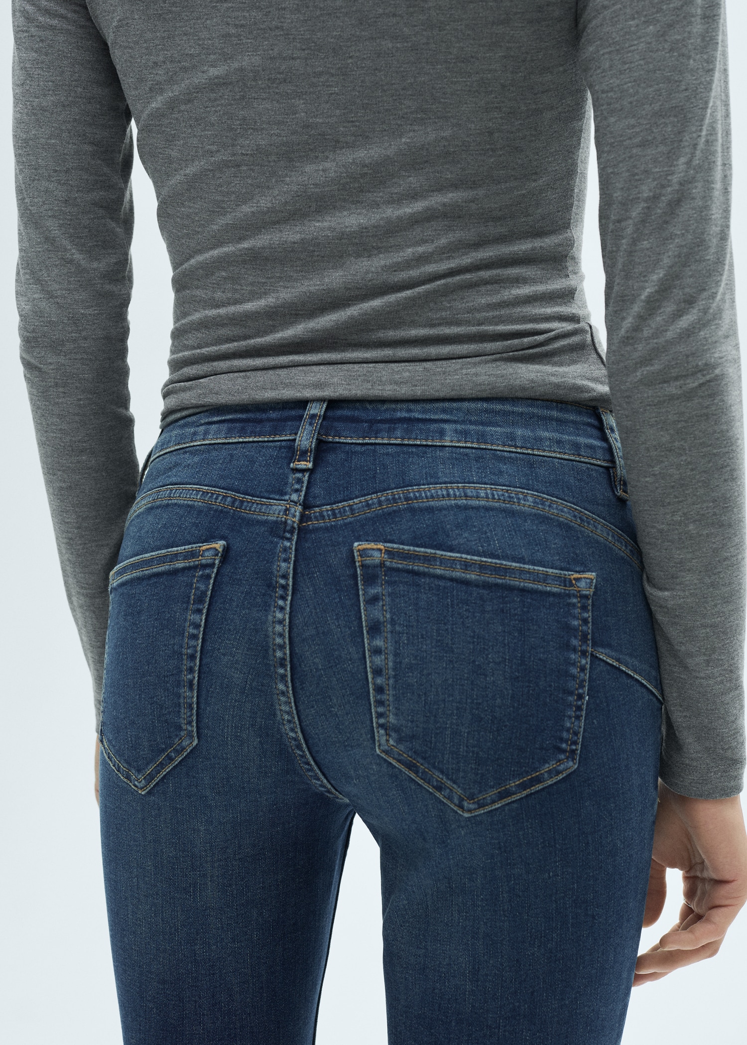 Push-up low-rise skinny jeans1