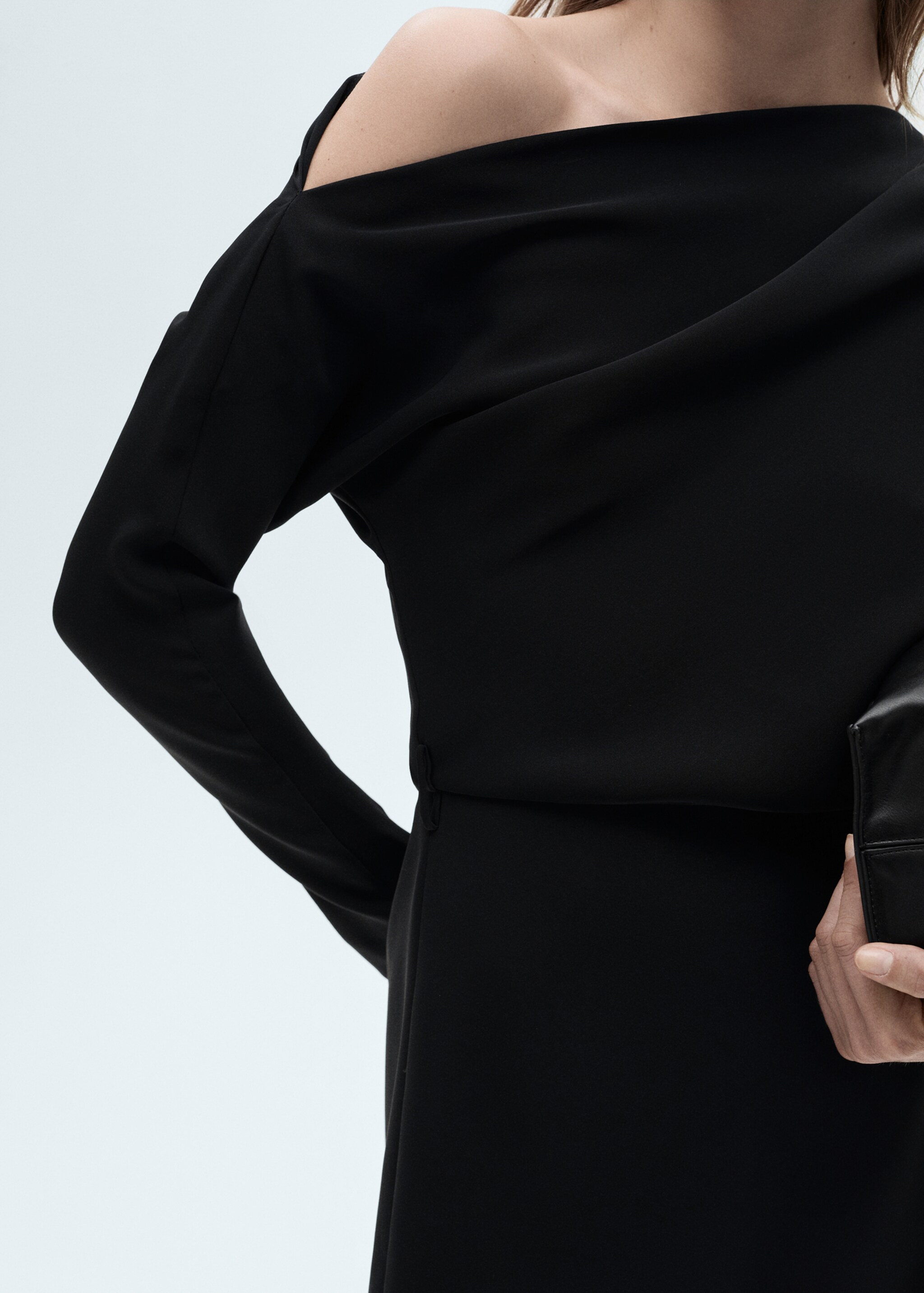 Asymmetrical dress with belt - Details of the article 6
