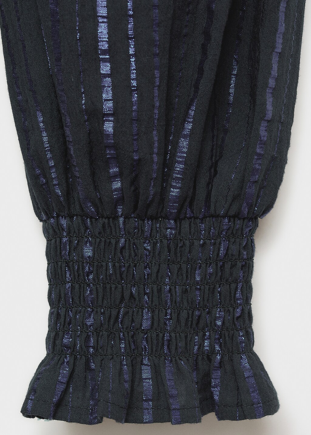 Blusas negras mango hot sale