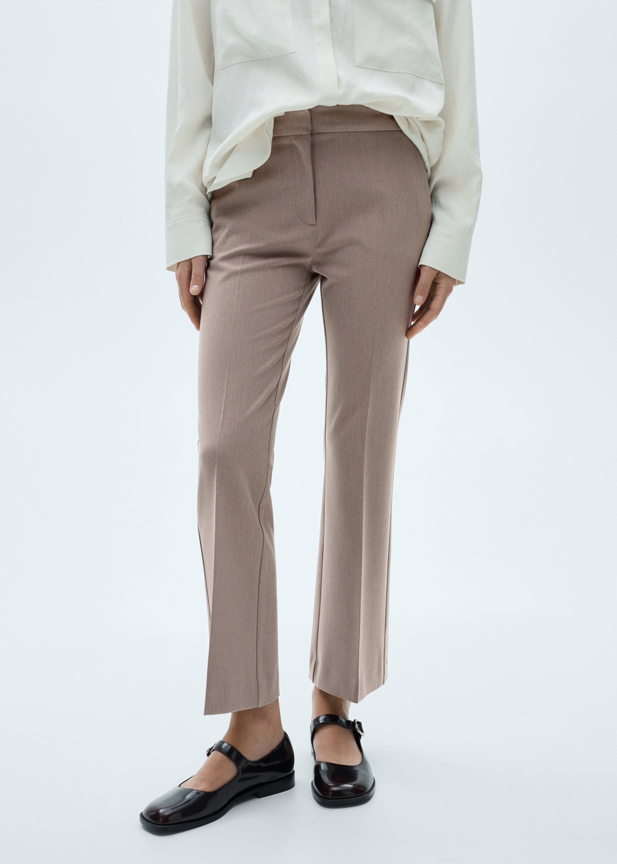 Pantalón fluido flare - Plano medio
