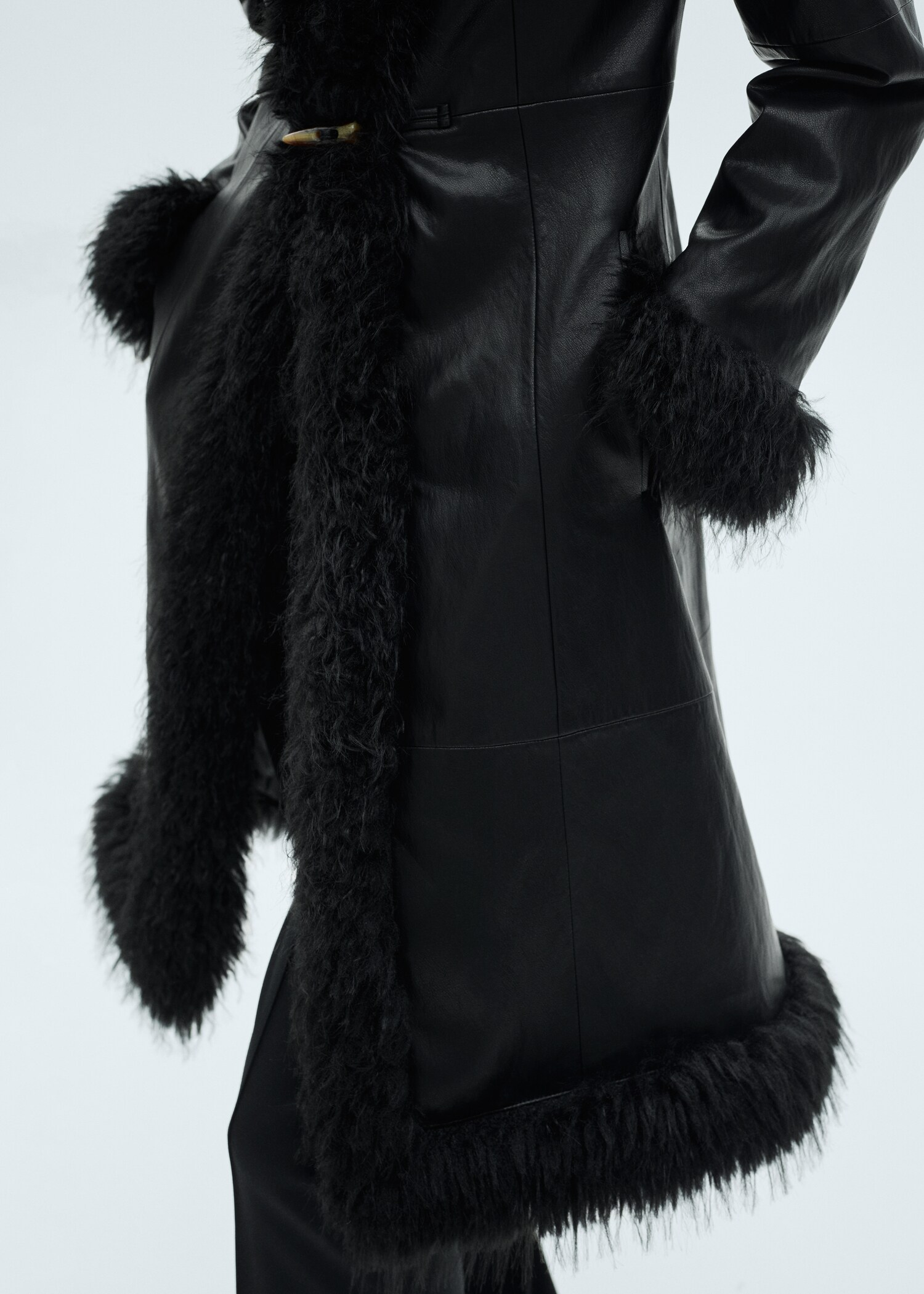 Shearling-lined fur-effect coat - Details of the article 6