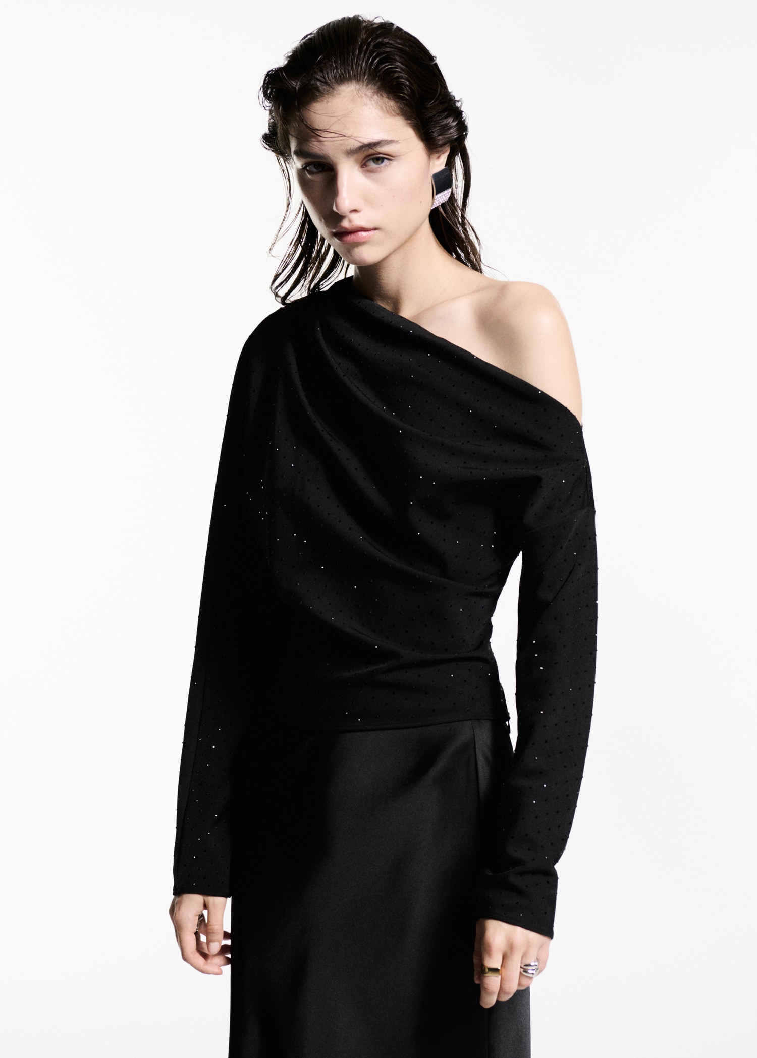 Blouse asymétrique à paillettes - Plan moyen