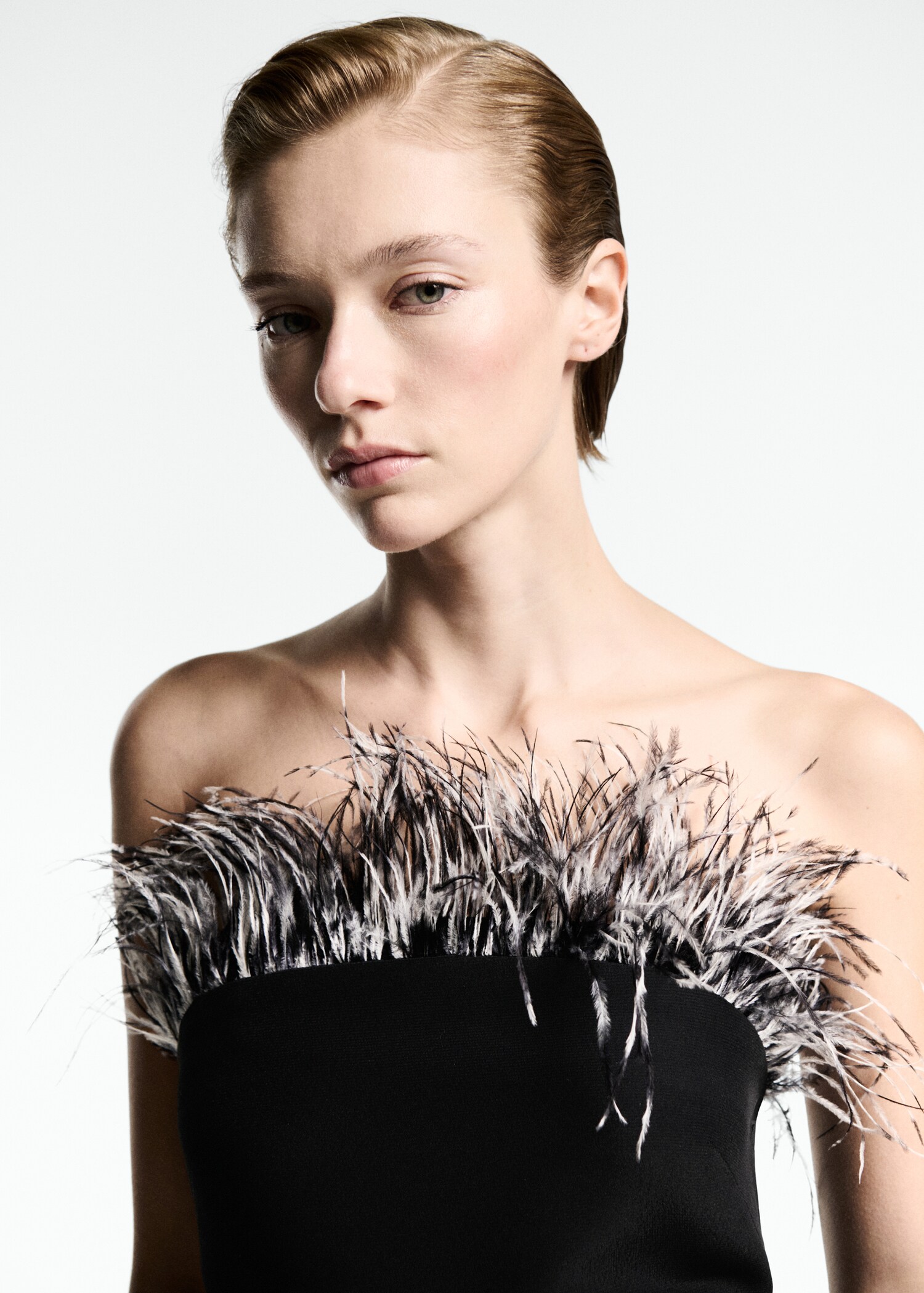 Strapless dress with feather detail - Details of the article 1