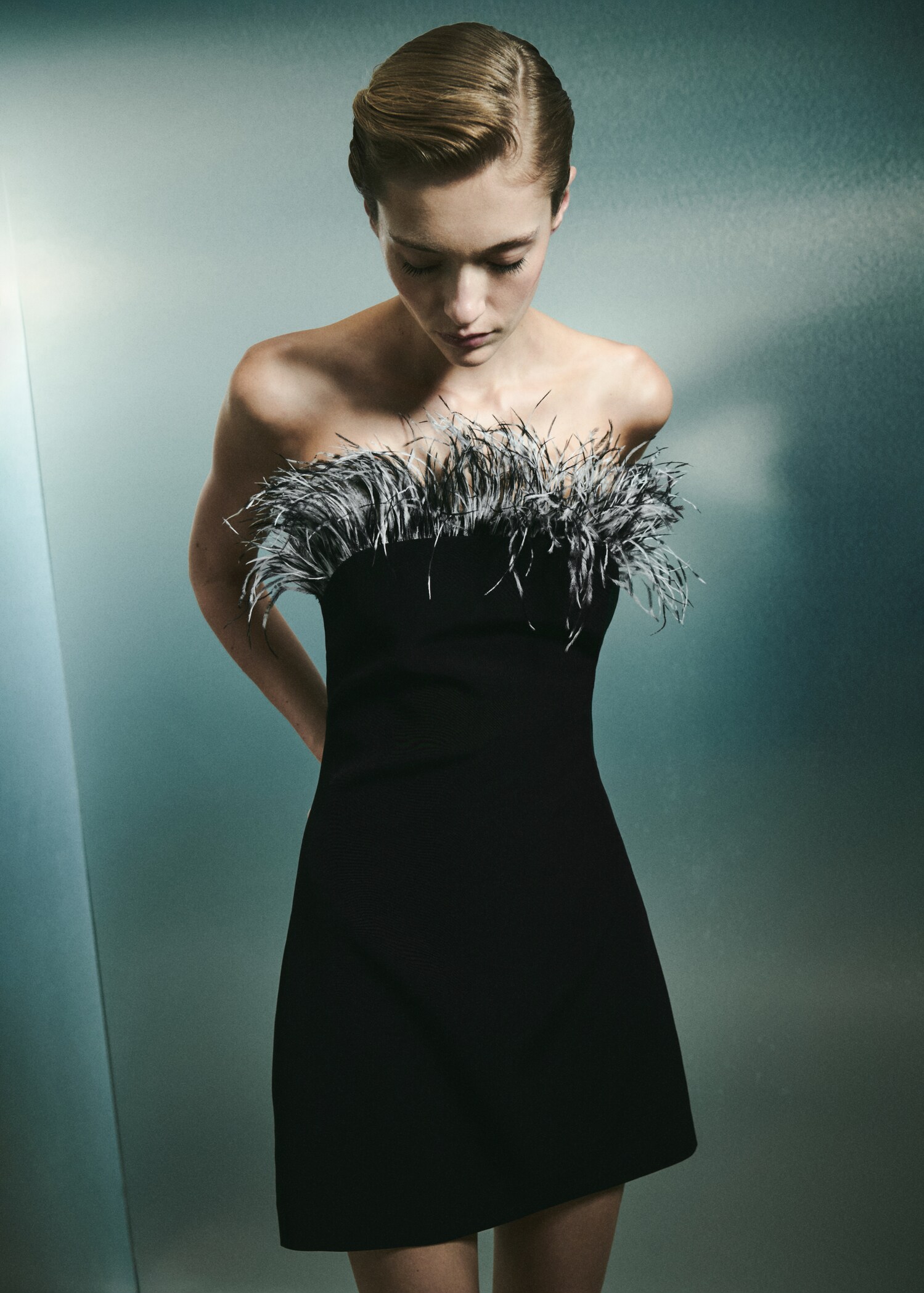 Strapless dress with feather detail - Details of the article 2