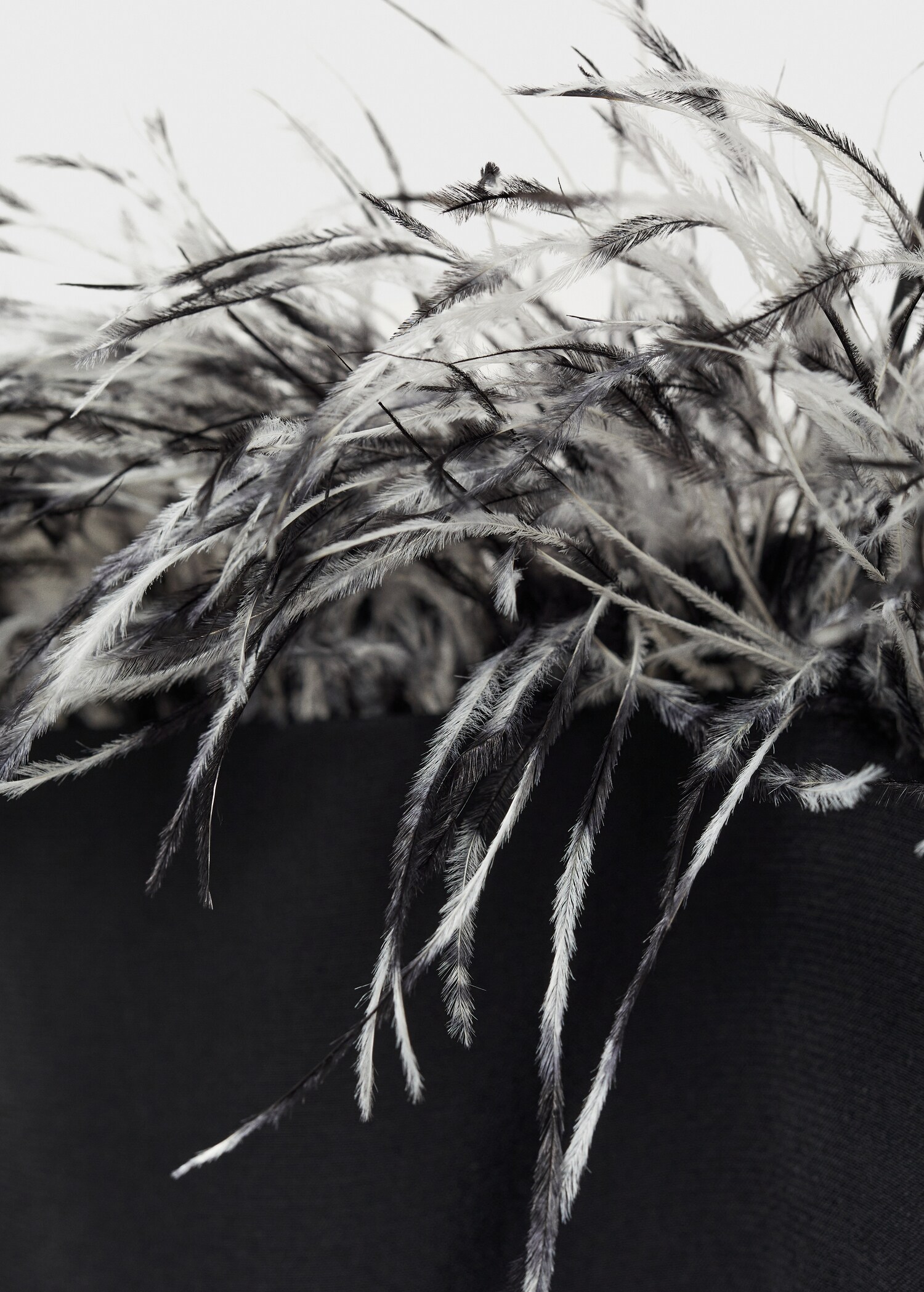 Strapless dress with feather detail - Details of the article 8