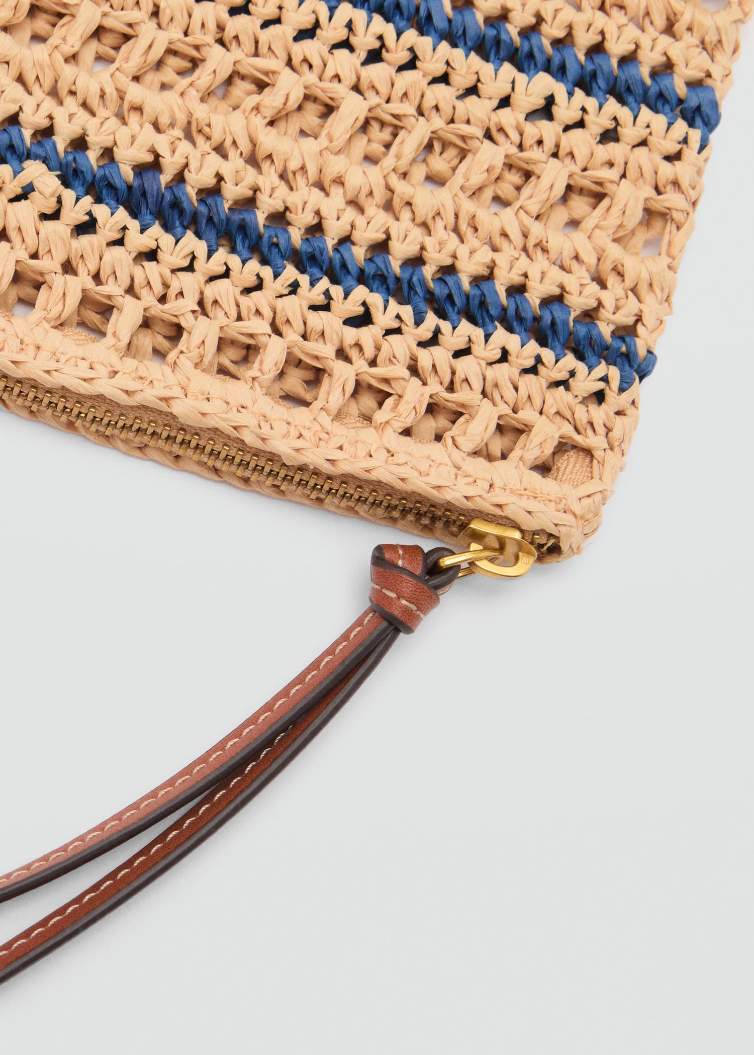 Pochette made of natural materials - Details of the article 1