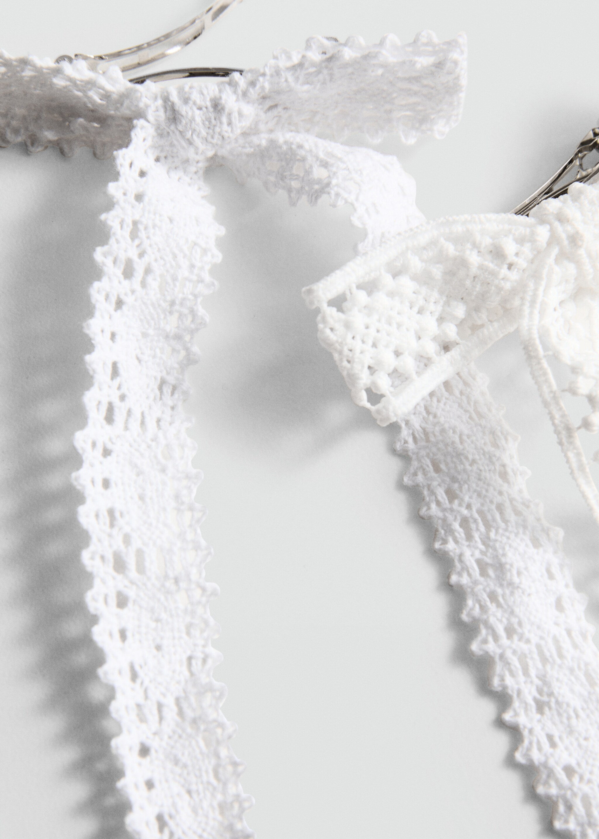 Pack 2 pasadores lazo crochet - Plano medio, Blanco. Ref: 77040251-00.