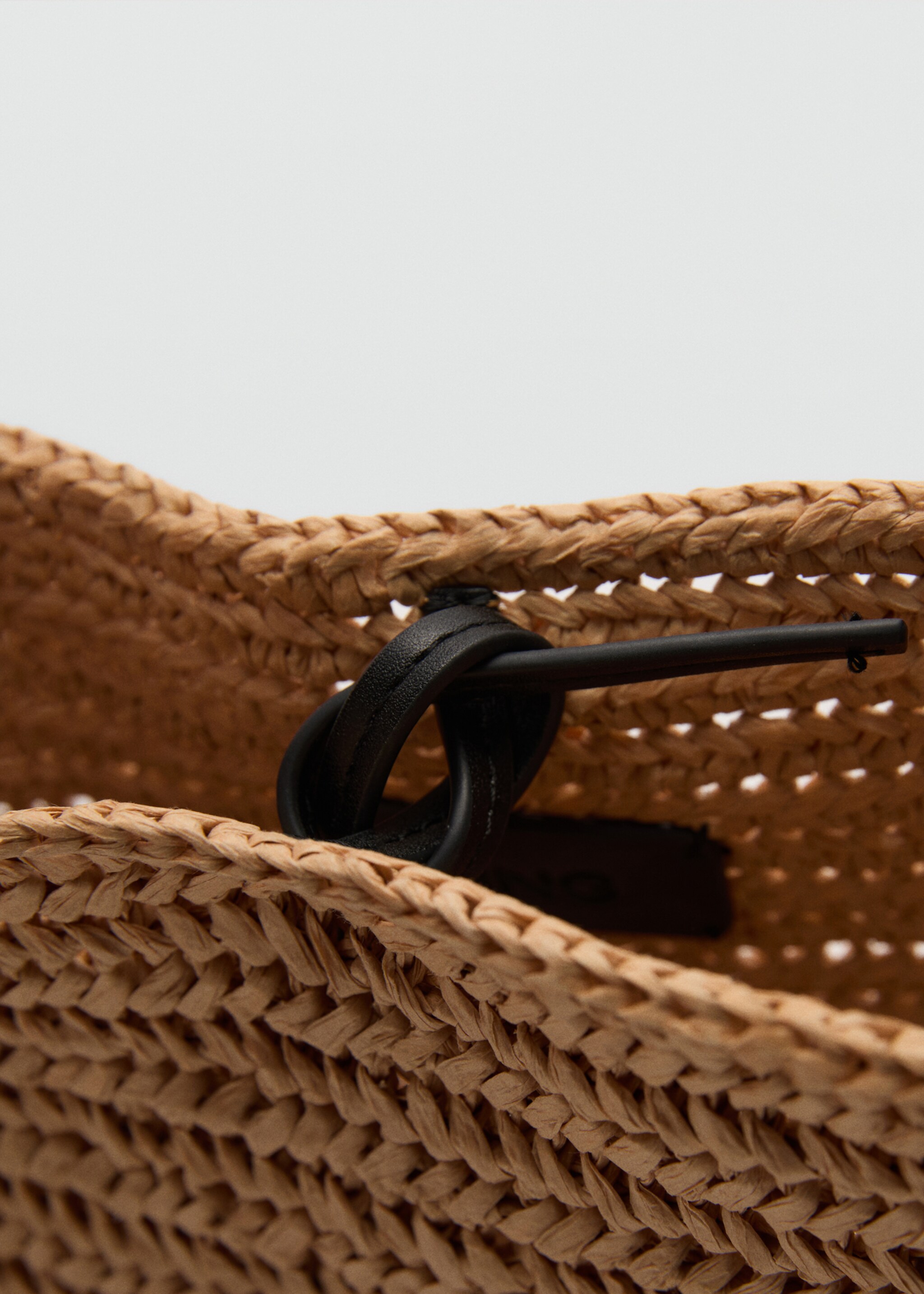 Natural fibre shoulder bag - Details of the article 1, Beige. Ref: 77040266-00.