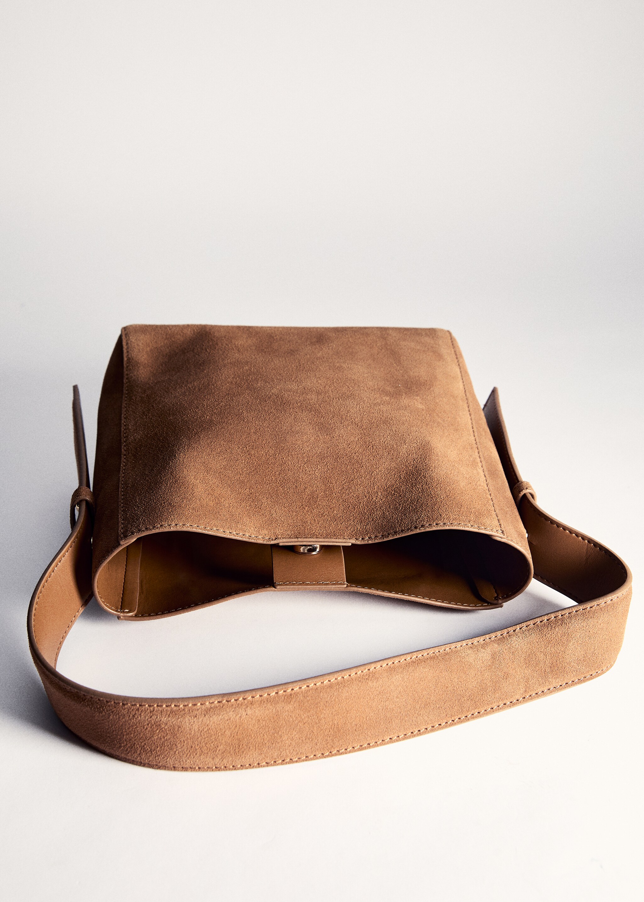 Suede shoulder bag - Details of the article 6