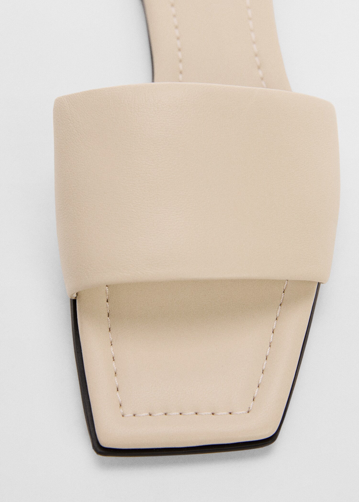 Leather sandals with a wide strap - Details of the article 2