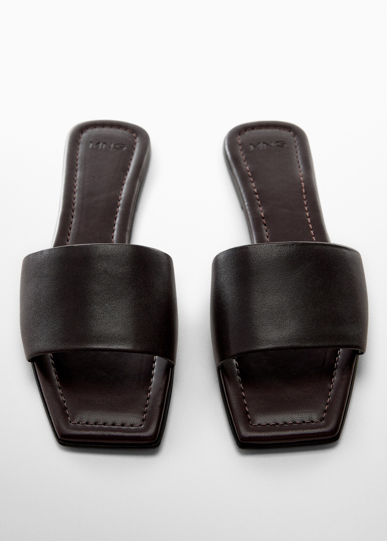 Leather sandals with a wide strap - Details of the article 5
