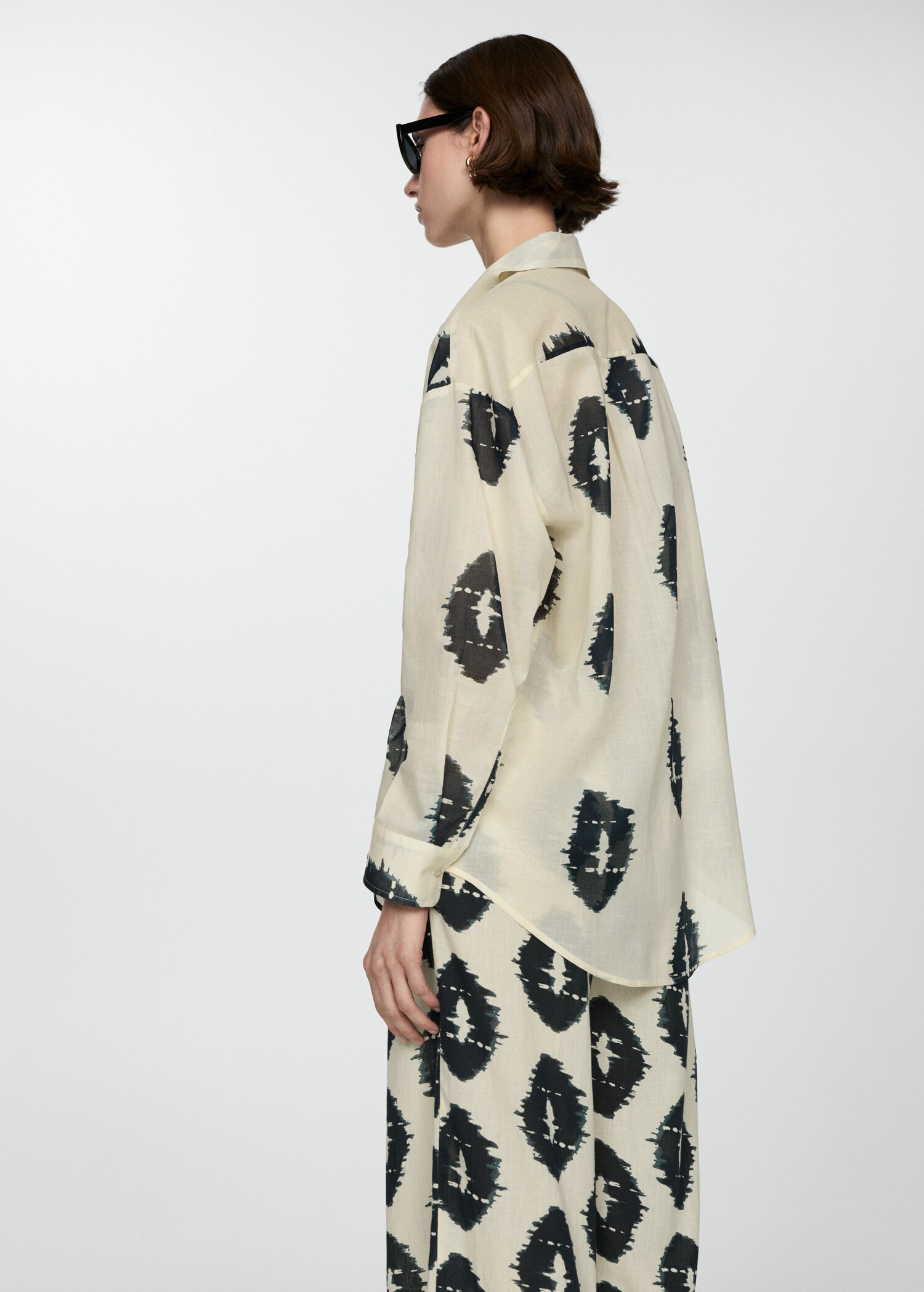 Chemise imprimée semi-transparente - Verso de l’article