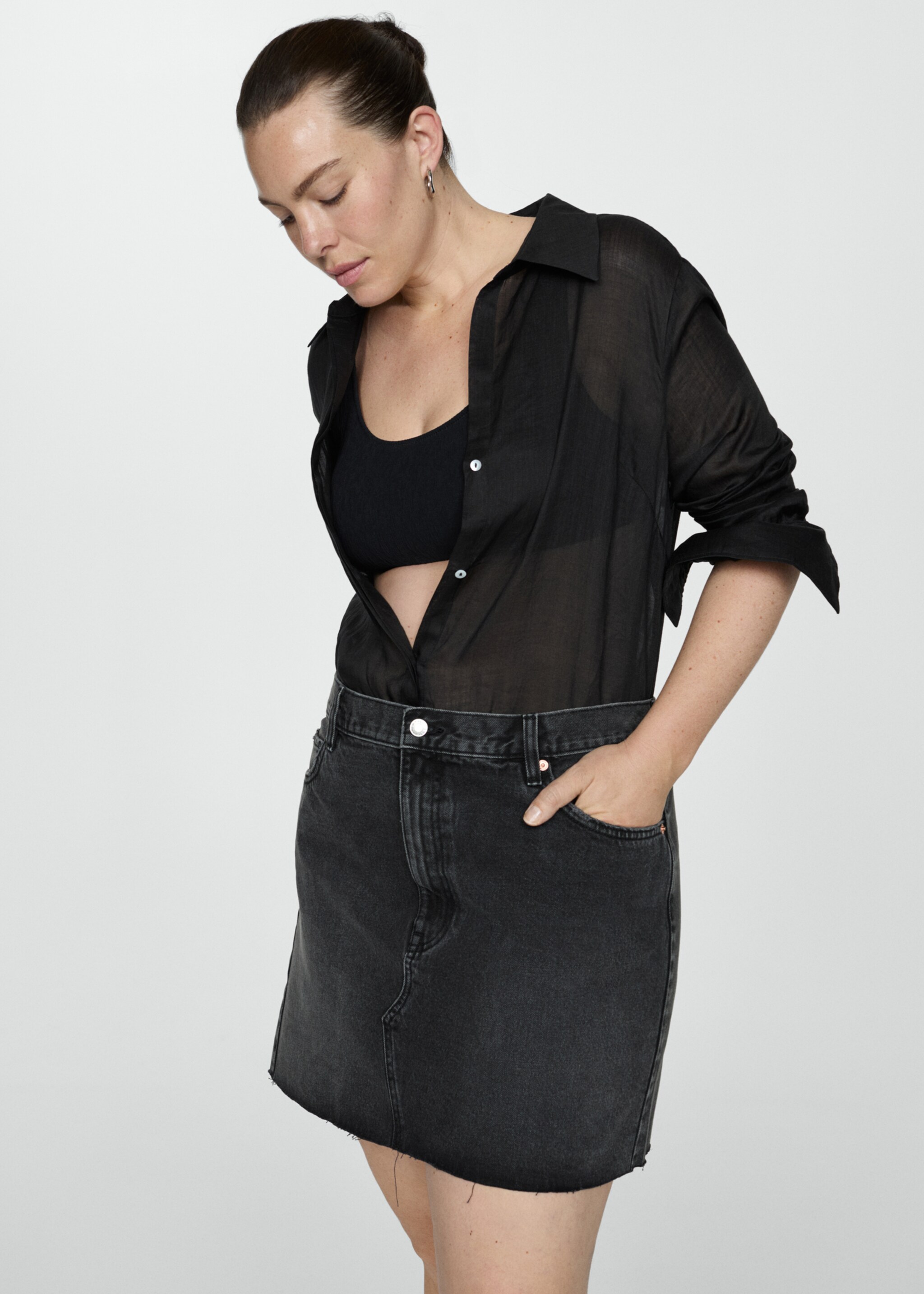 Denim miniskirt with frayed hem - Details of the article 5, Black denim. Ref: 77040365-00.