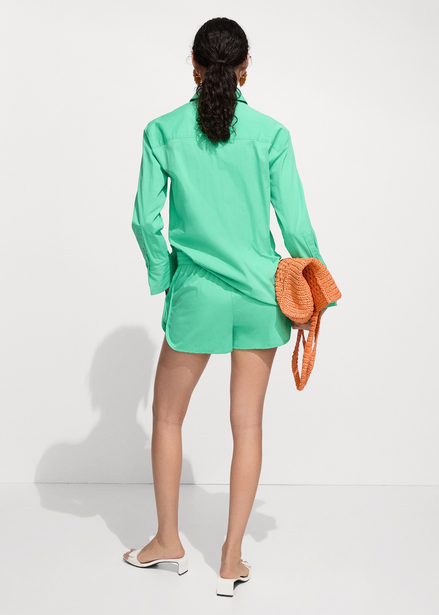 Cotton shorts with elastic waist - Reverse of the article