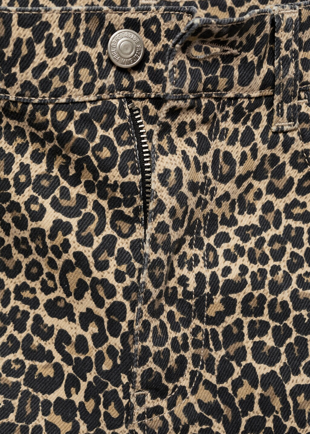 Leopard-print straight shorts