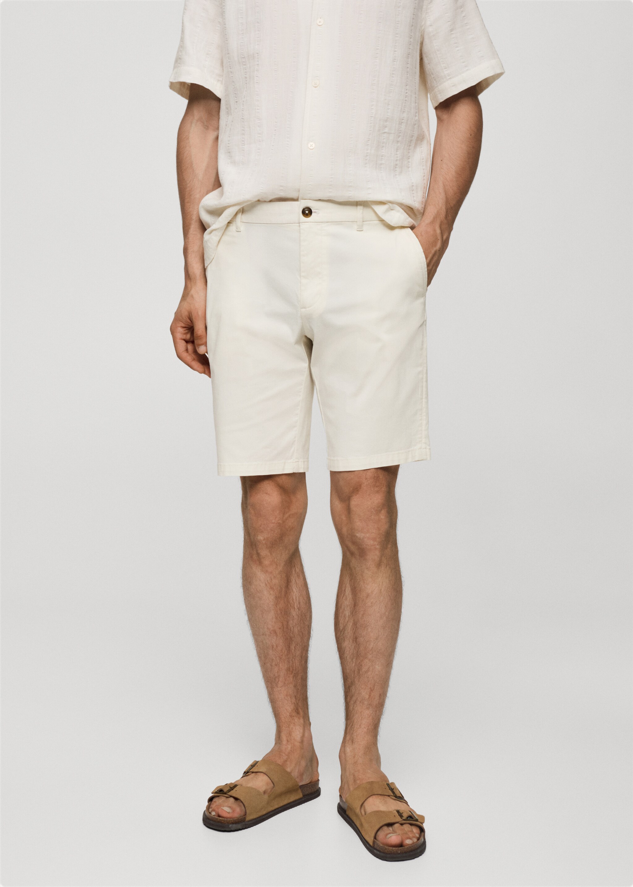 Bermuda slim-fit chino coton - Plan moyen, Blanc cassé. Ref: 77040564-00.