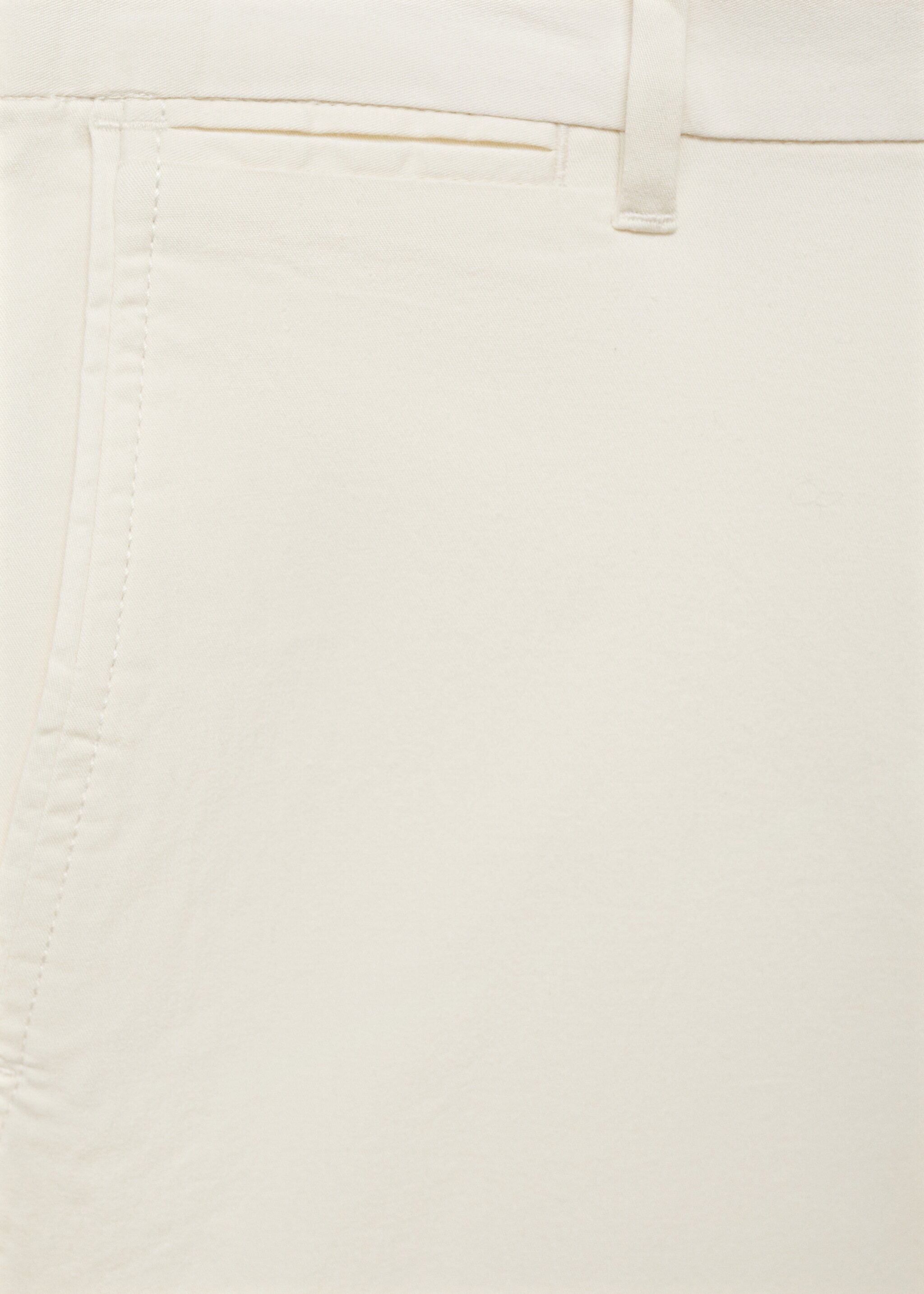 Bermuda slim-fit chino coton - Détail de l'article 8, Blanc cassé. Ref: 77040564-00.