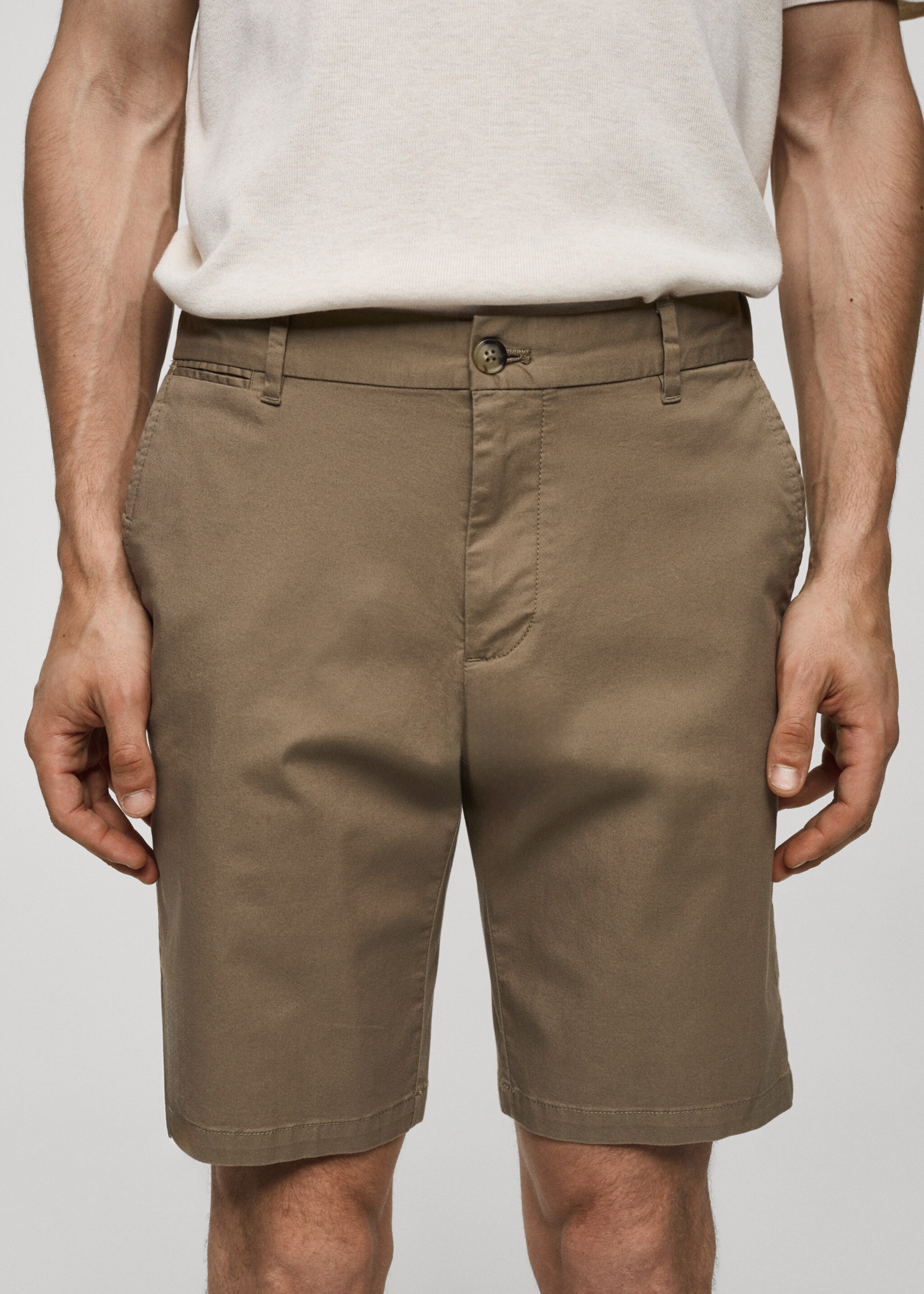 Bermuda slim-fit chino coton - Détail de l'article 1, Tabac. Ref: 77040564-00.