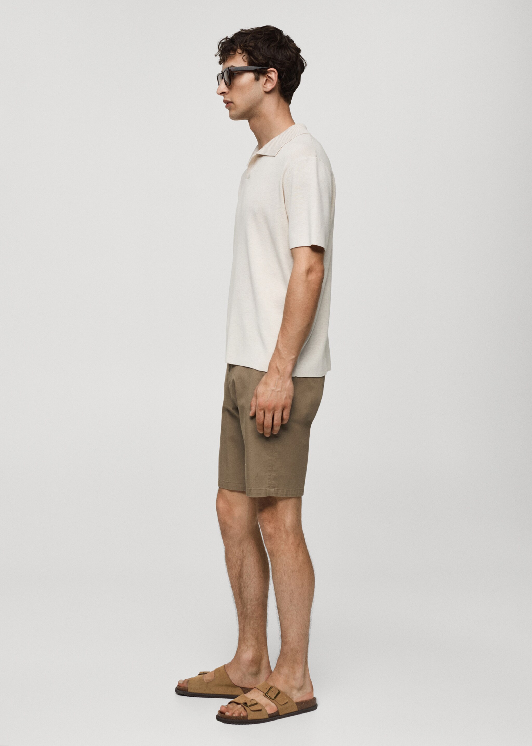 Bermuda slim-fit chino coton - Détail de l'article 2, Tabac. Ref: 77040564-00.