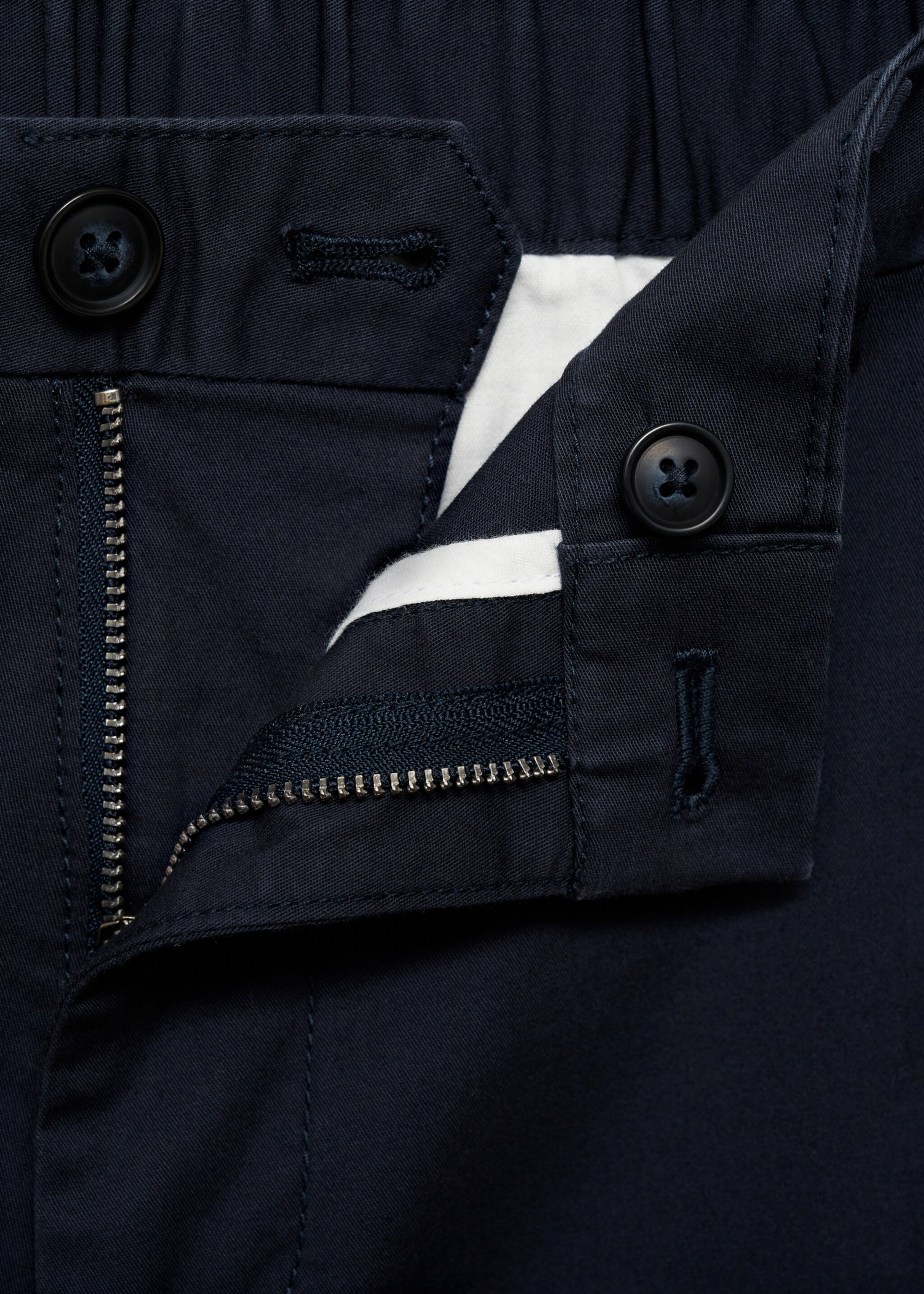 Bermuda slim-fit chino coton - Détail de l'article 8, Bleu marine foncé. Ref: 77040564-00.