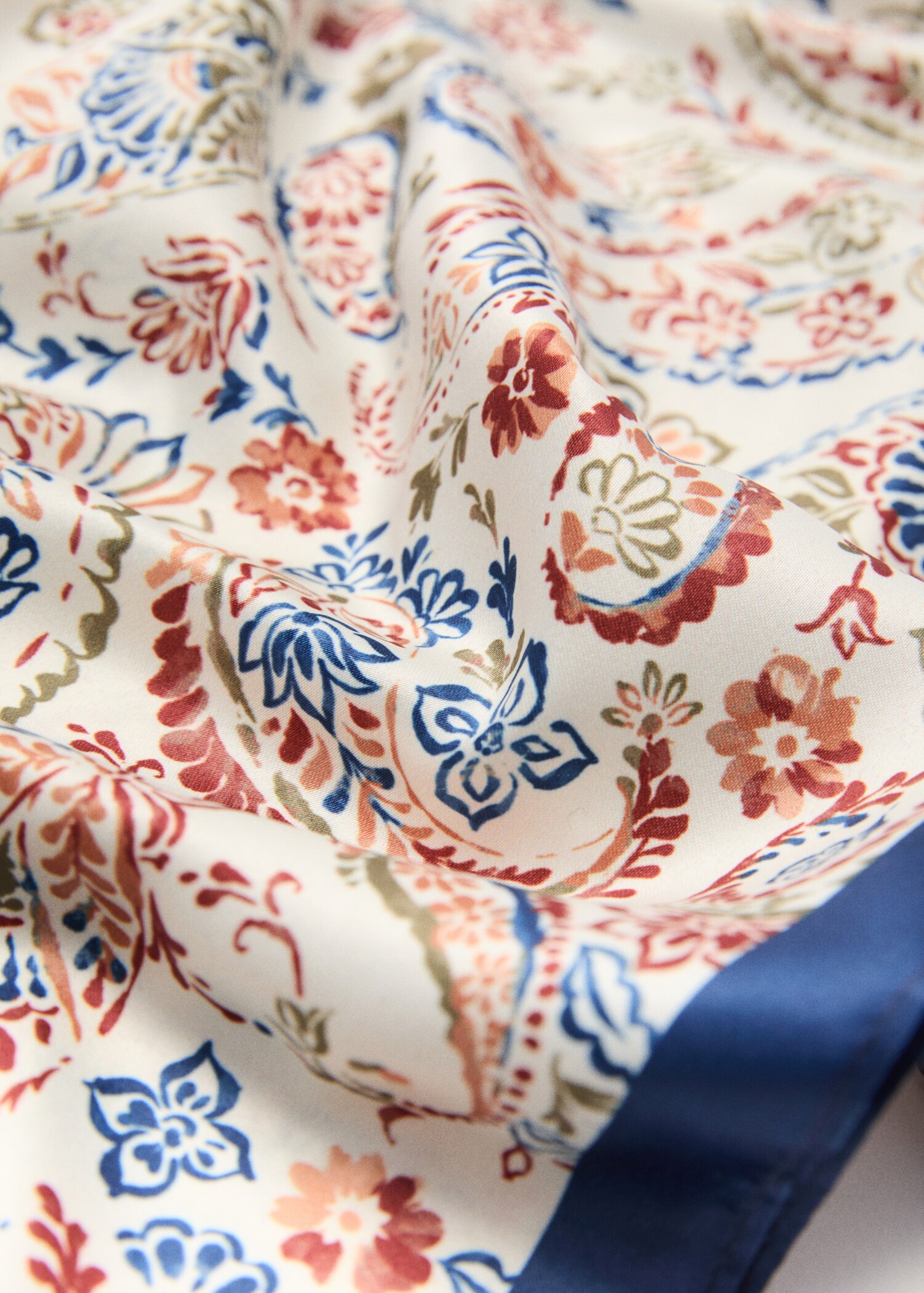 Floral printed scarf - Details of the article 1