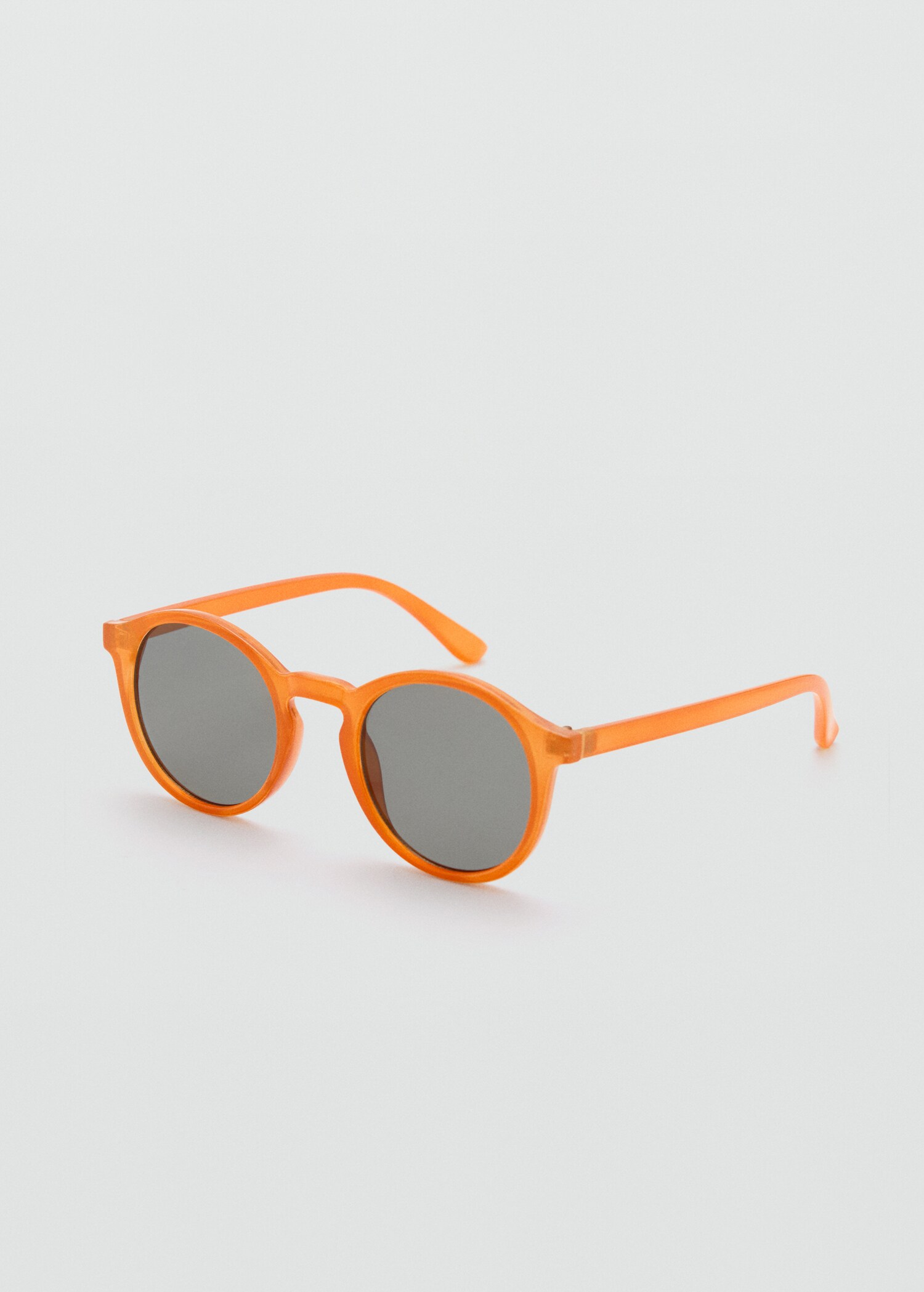 Lunettes de soleil rondes - Plan moyen
