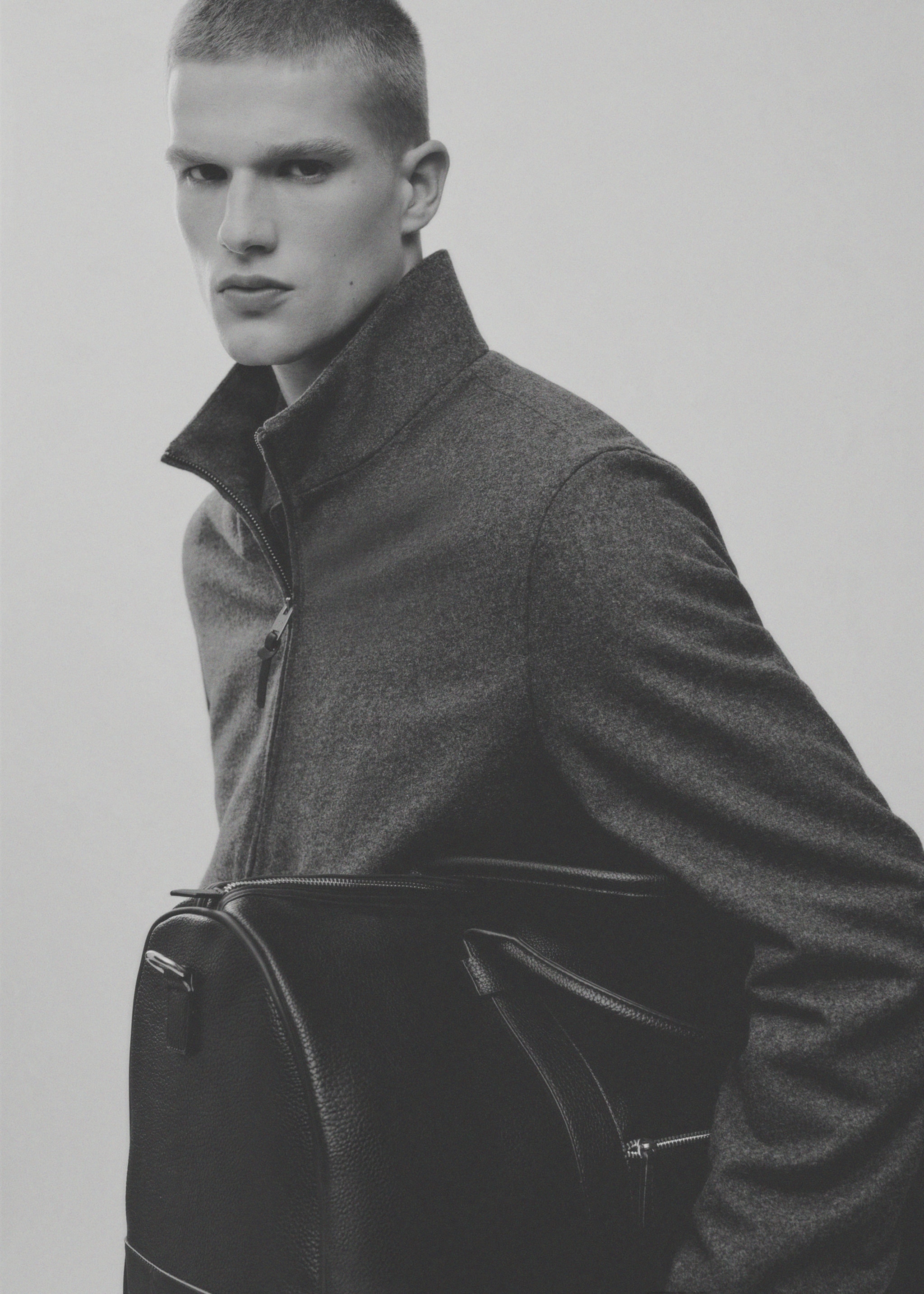 Patent faux-leather bowling bag - Details of the article 9, Black. Ref: 77042543-00.