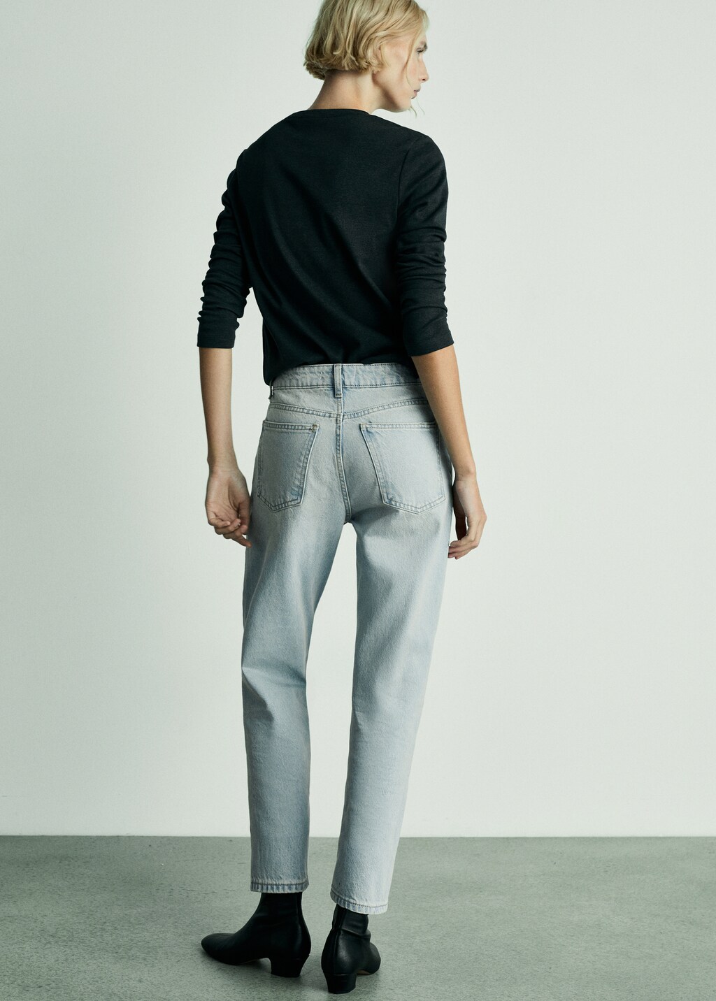 Mom2000 high-rise jeans - Women | MANGO United Arab Emirates