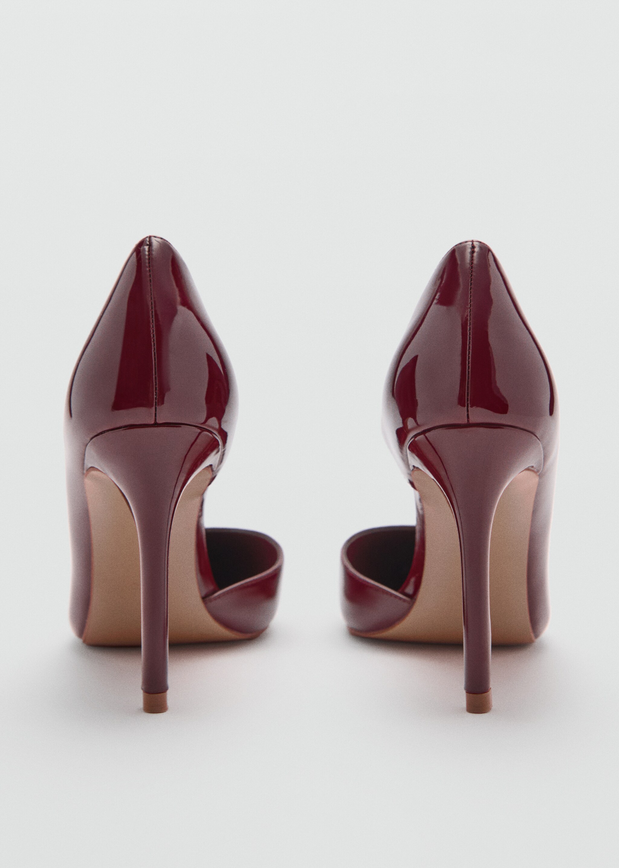 Asymmetrical heeled shoes - Details of the article 1